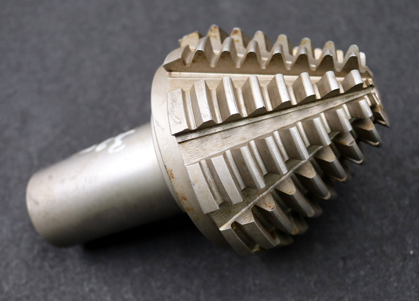 Bild des Artikels KLINGELNBERG-Palloid-Wälzfräser-m=-3,25-17°30´-EGW-Zahnform-III-1gg.-Links