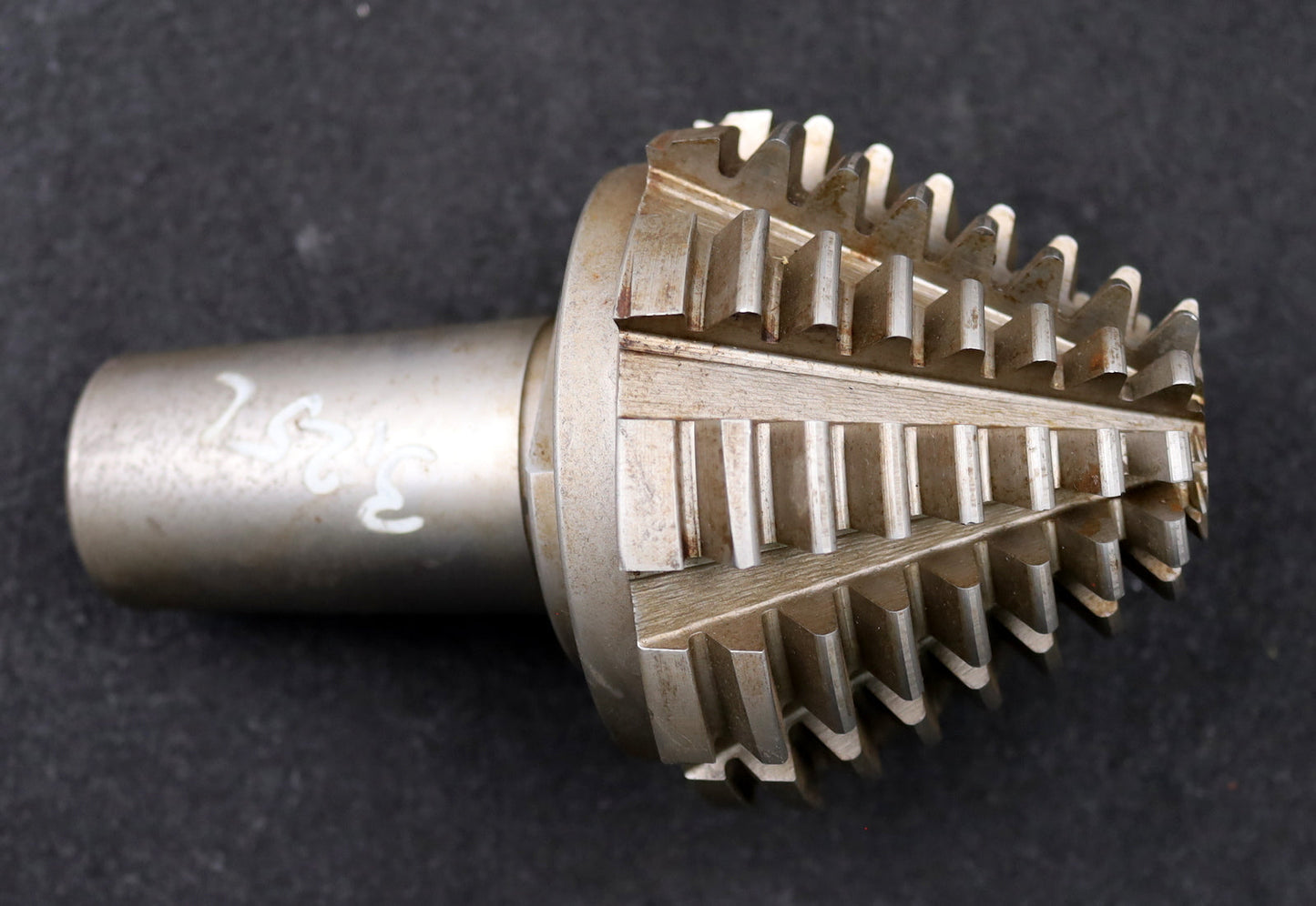 Bild des Artikels KLINGELNBERG-Palloid-Wälzfräser-m=-3,25-17°30´-EGW-Zahnform-III-1gg.-Links