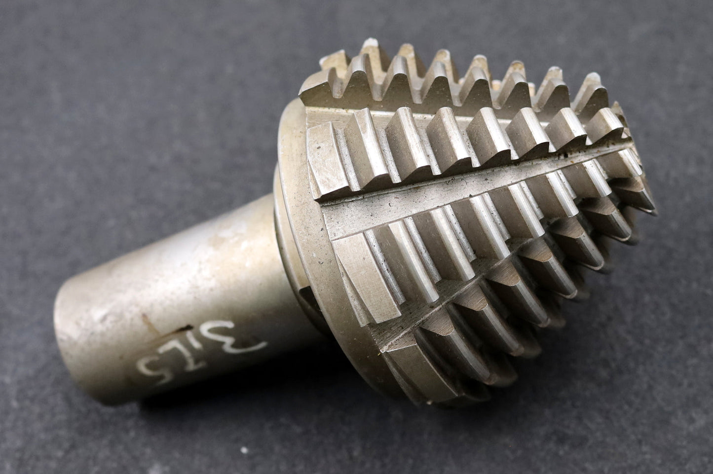 Bild des Artikels KLINGELNBERG-Palloid-Wälzfräser-m=-3,25-17°30´-EGW-Zahnform-III-1gg.-Rechts