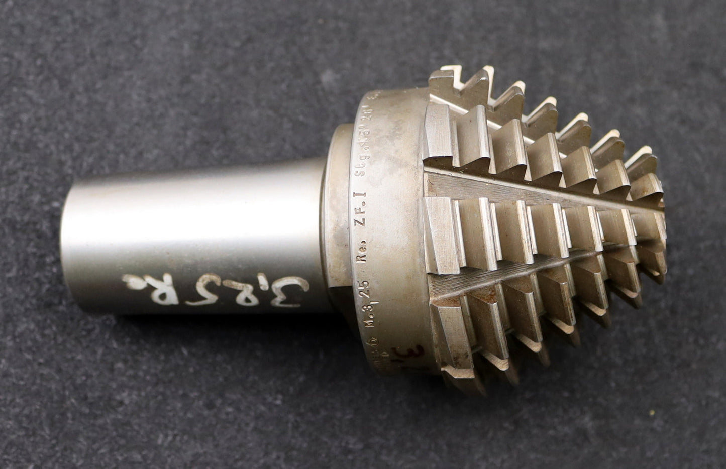 Bild des Artikels KLINGELNBERG-Palloid-Wälzfräser-m=-3,25-EGW-20°-Zahnform-I-1gg.-Links-Rest=-95%