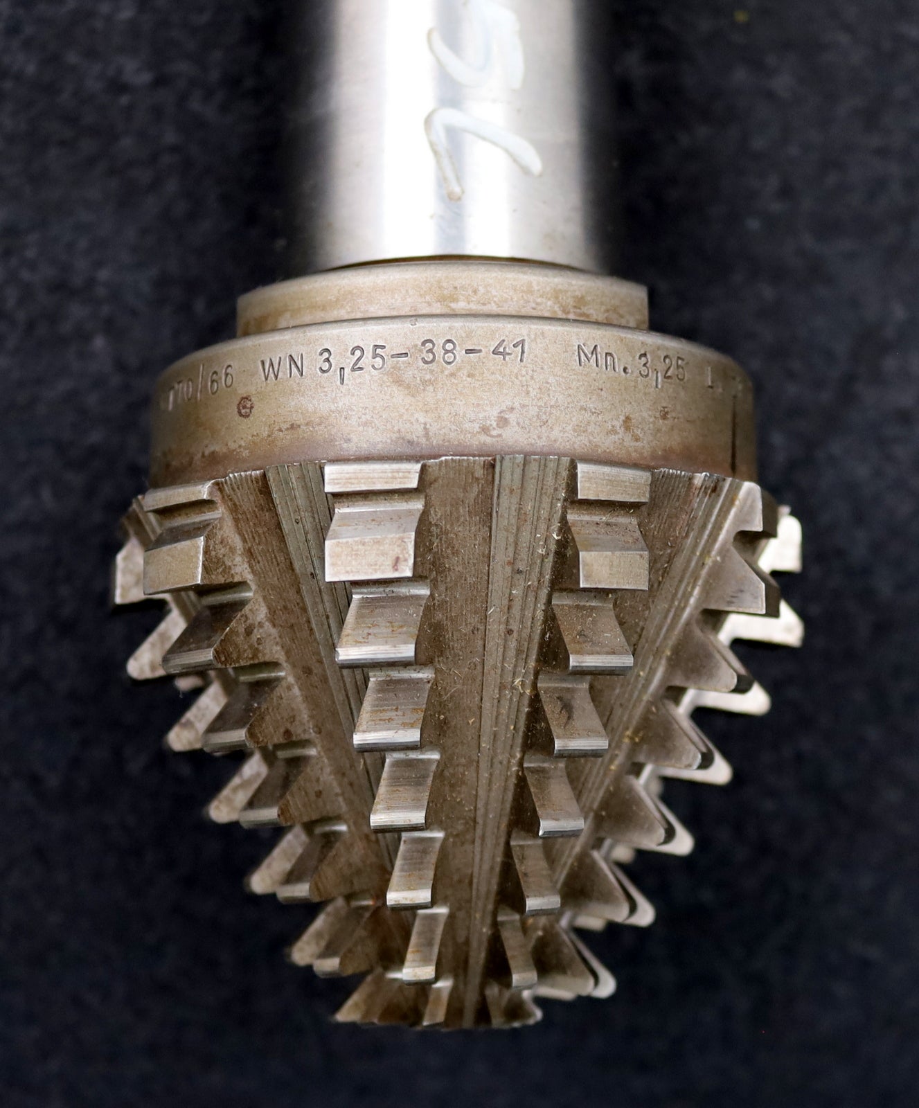 Bild des Artikels KLINGELNBERG-Palloid-Wälzfräser-m=-3,25-EGW-20°-Zahnform-I-1gg.-Links-Rest=-40%