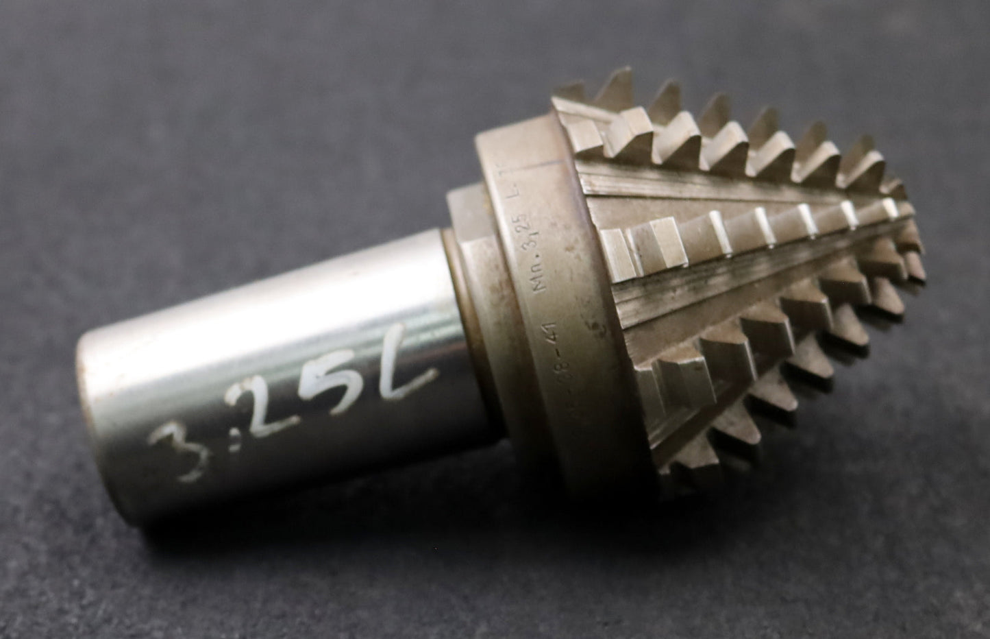 Bild des Artikels KLINGELNBERG-Palloid-Wälzfräser-m=-3,25-EGW-20°-Zahnform-I-1gg.-Links-Rest=-40%