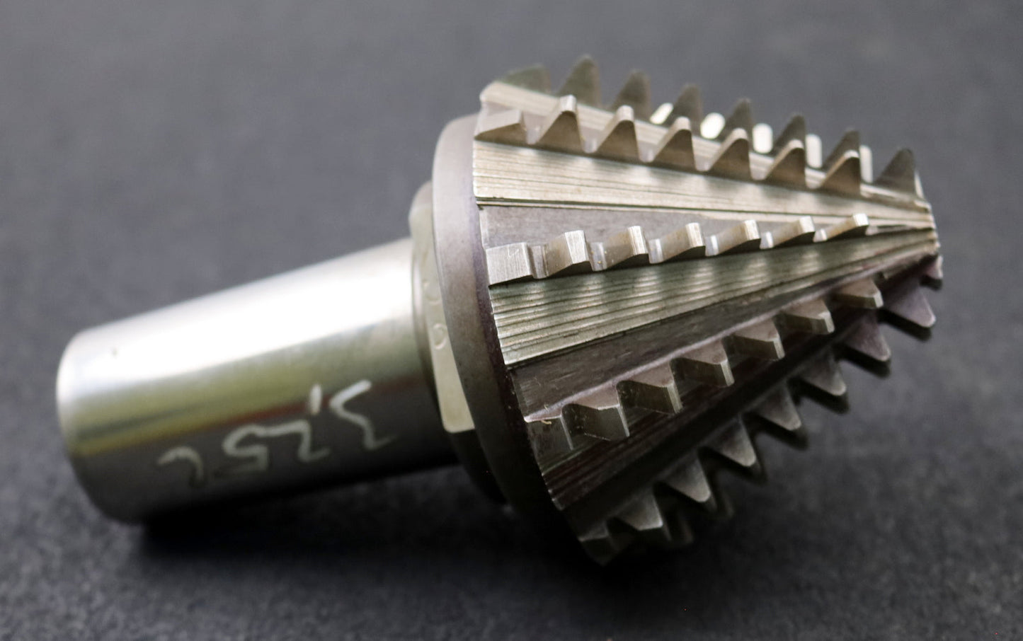 Bild des Artikels KLINGELNBERG-Palloid-Wälzfräser-m=-3,25-EGW-20°-Zahnform-I-1gg.-Links-Rest=-10%