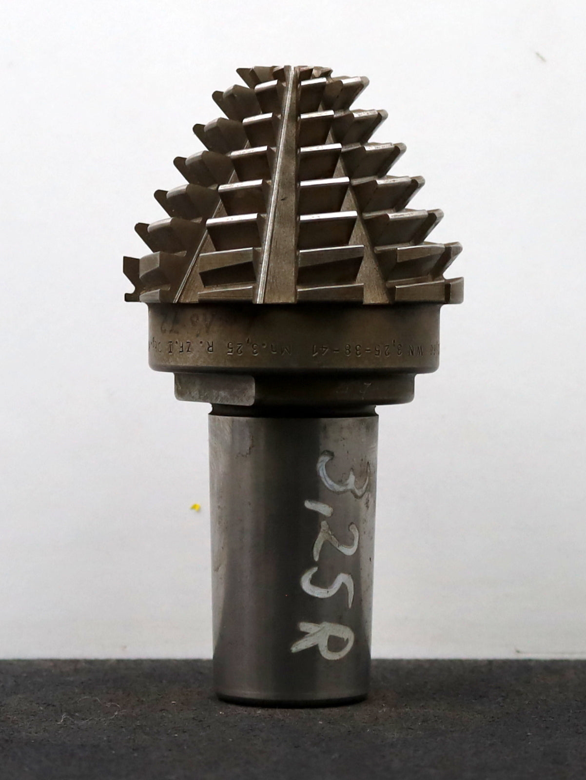 Bild des Artikels KLINGELNBERG-Palloid-Wälzfräser-m=-3,25-EGW-20°-Zahnform-I-1gg.-Rechts-Rest=90%