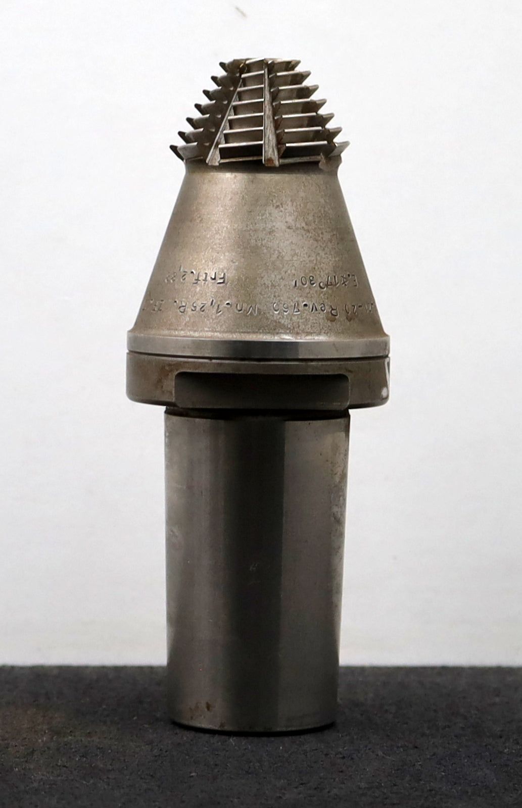 Bild des Artikels KLINGELNBERG-Palloid-Wälzfräser-m=-1,25-17°30´-EGW-Zahnform-III-1gg.-Re.-95%