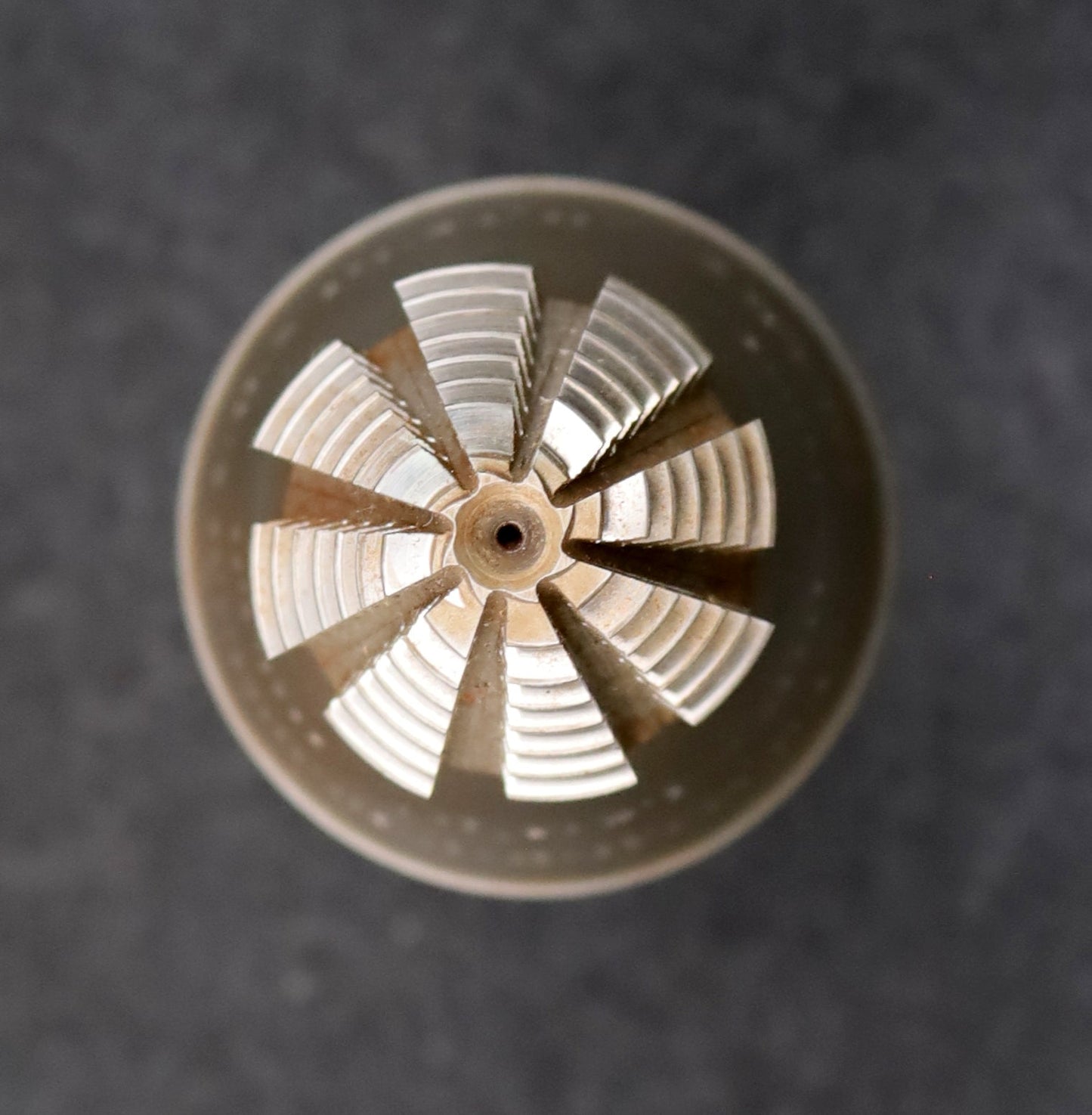 Bild des Artikels KLINGELNBERG-Palloid-Wälzfräser-m=-1,25-17°30´-EGW-Zahnform-III-1gg.-Re.-HSS