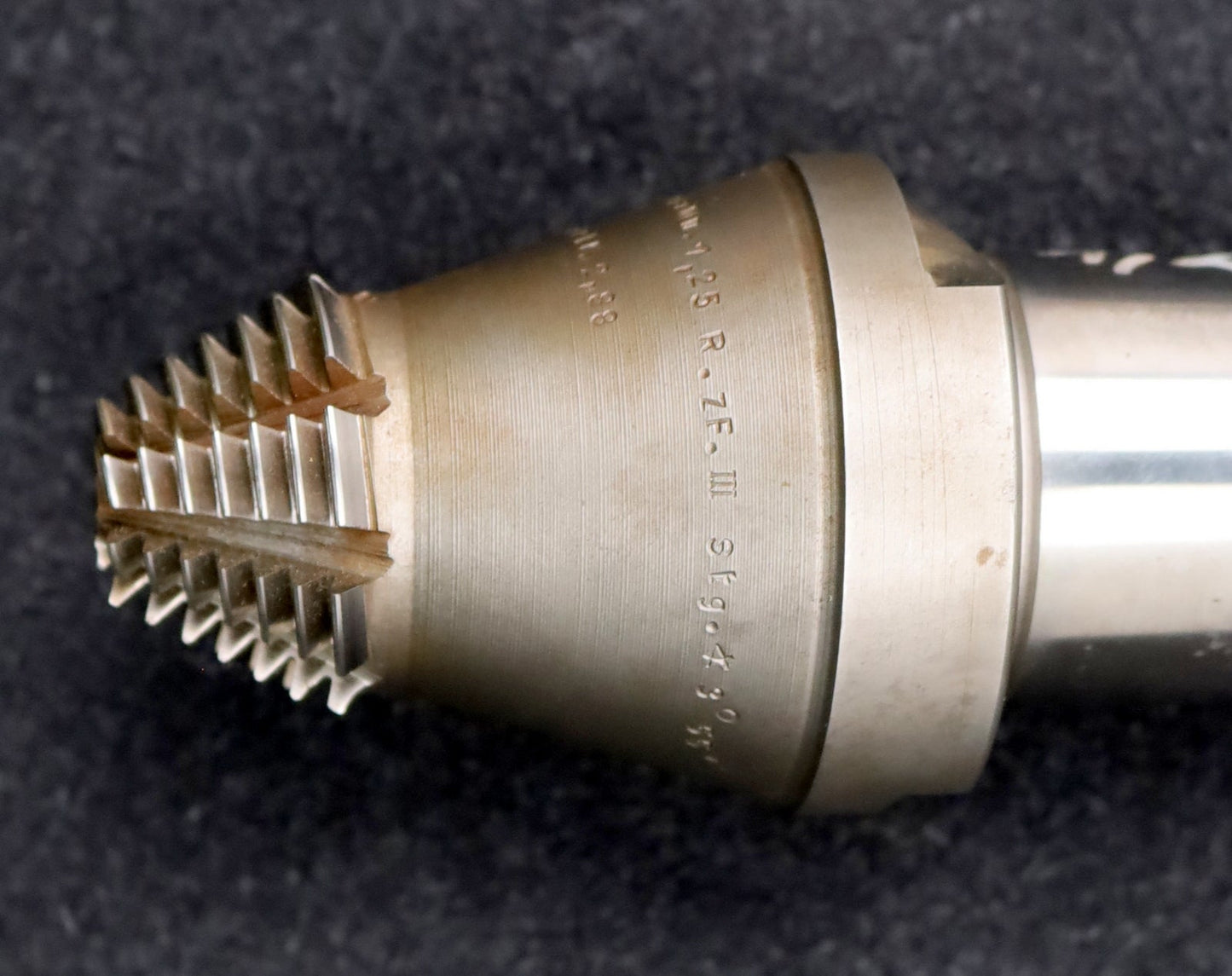 Bild des Artikels KLINGELNBERG-Palloid-Wälzfräser-m=-1,25-17°30´-EGW-Zahnform-III-1gg.-Re.-HSS