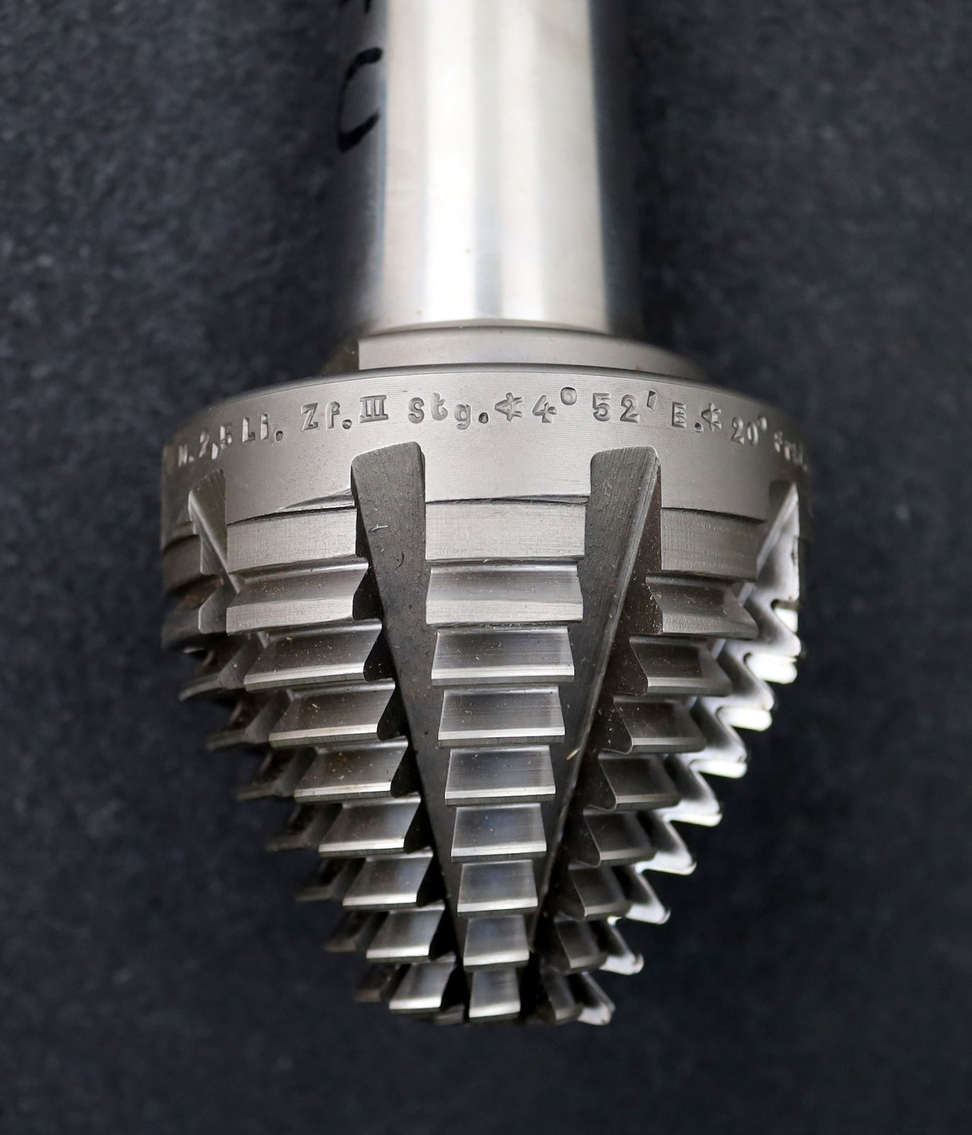 Bild des Artikels KLINGELNBERG-Palloid-Wälzfräser-m=-2,5-EGW-20°-Zahnform-I-1gg.-Li.-WN2,5-35-48