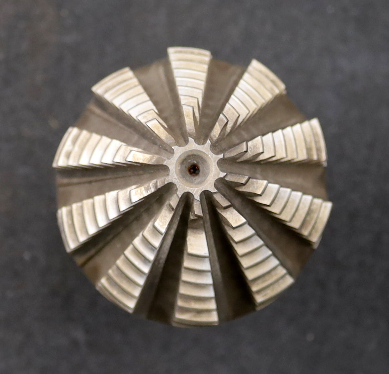 Bild des Artikels KLINGELNBERG-Palloid-Wälzfräser-m=-2,5-EGW-20°-Zahnform-I-1gg.-Li.-Rest=-60%