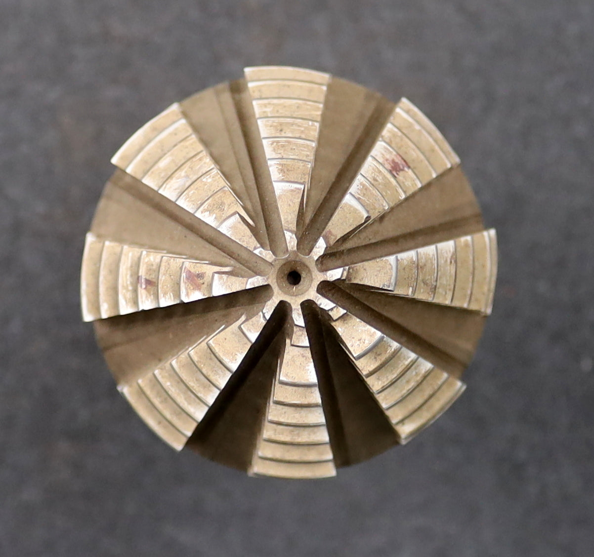 Bild des Artikels KLINGELNBERG-Palloid-Wälzfräser-m=-2,5-EGW-20°-Zahnform-I-1gg.-Re.-HSS-Rest=-50%