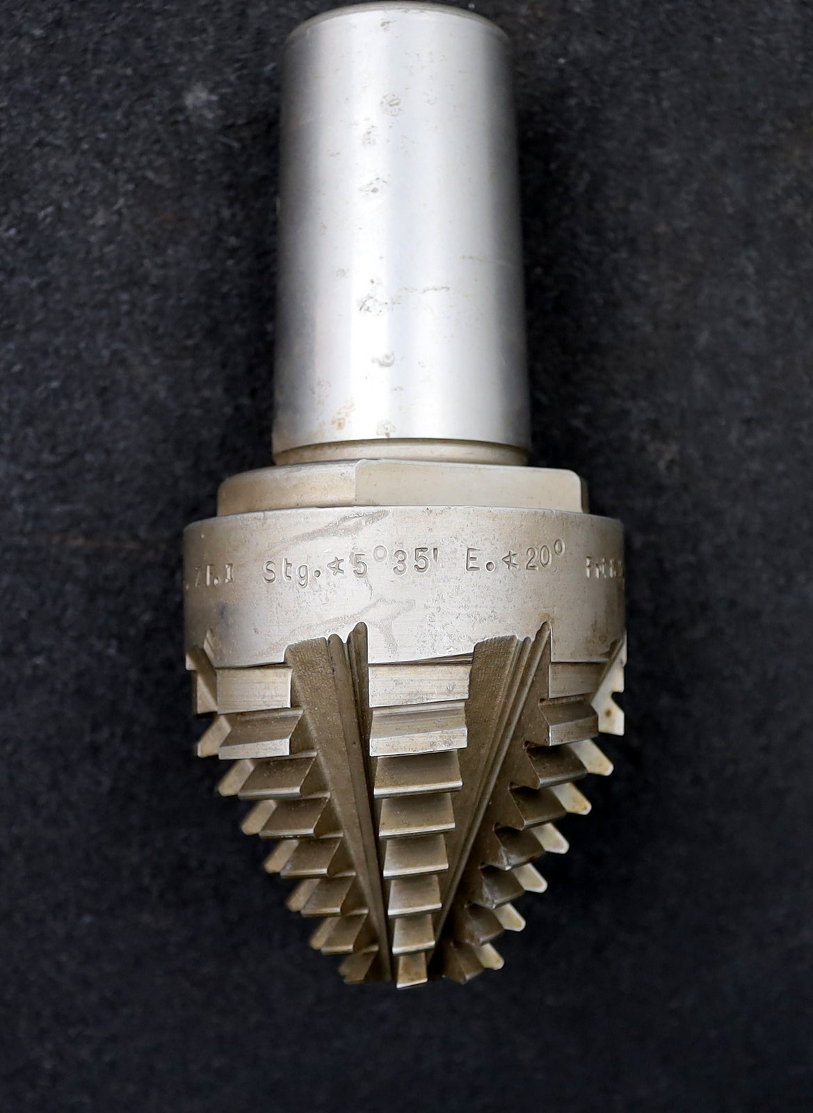 Bild des Artikels KLINGELNBERG-Palloid-Wälzfräser-m=-2,5-EGW-20°-Zahnform-I-1gg.-Re.-HSS-Rest=-50%