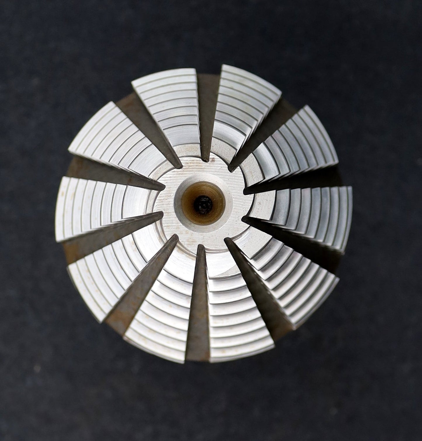 Bild des Artikels KLINGELNBERG-Palloid-Wälzfräser-m=-2,5-EGW-20°-Zahnform-I-1gg.-Rechts-WN2,5g-46c