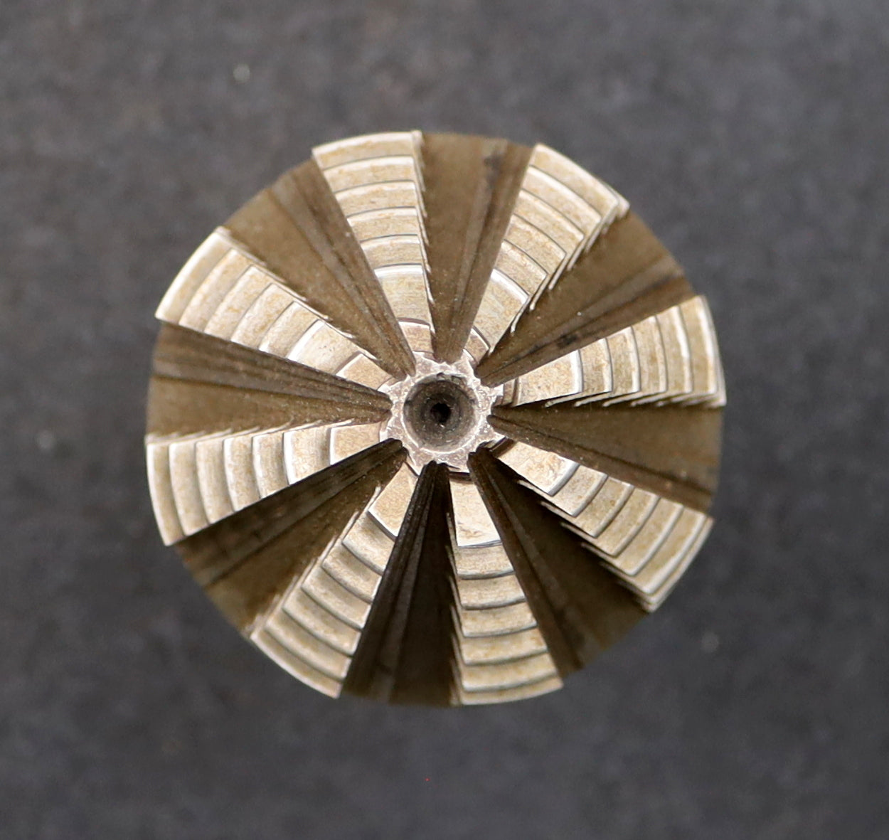 Bild des Artikels KLINGELNBERG-Palloid-Wälzfräser-m=-2,5-EGW-20°-Zahnform-I-1gg.-Links-Rest=-60%