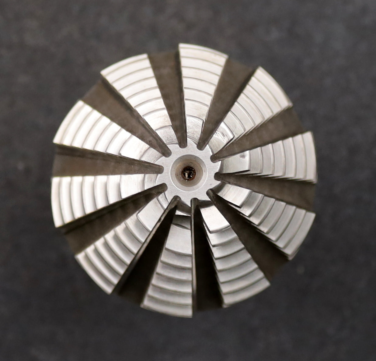 Bild des Artikels KLINGELNBERG-Palloid-Wälzfräser-m=-2,5-EGW-20°-Zahnform-I-1gg.-Rechts-Ø-30x85mm