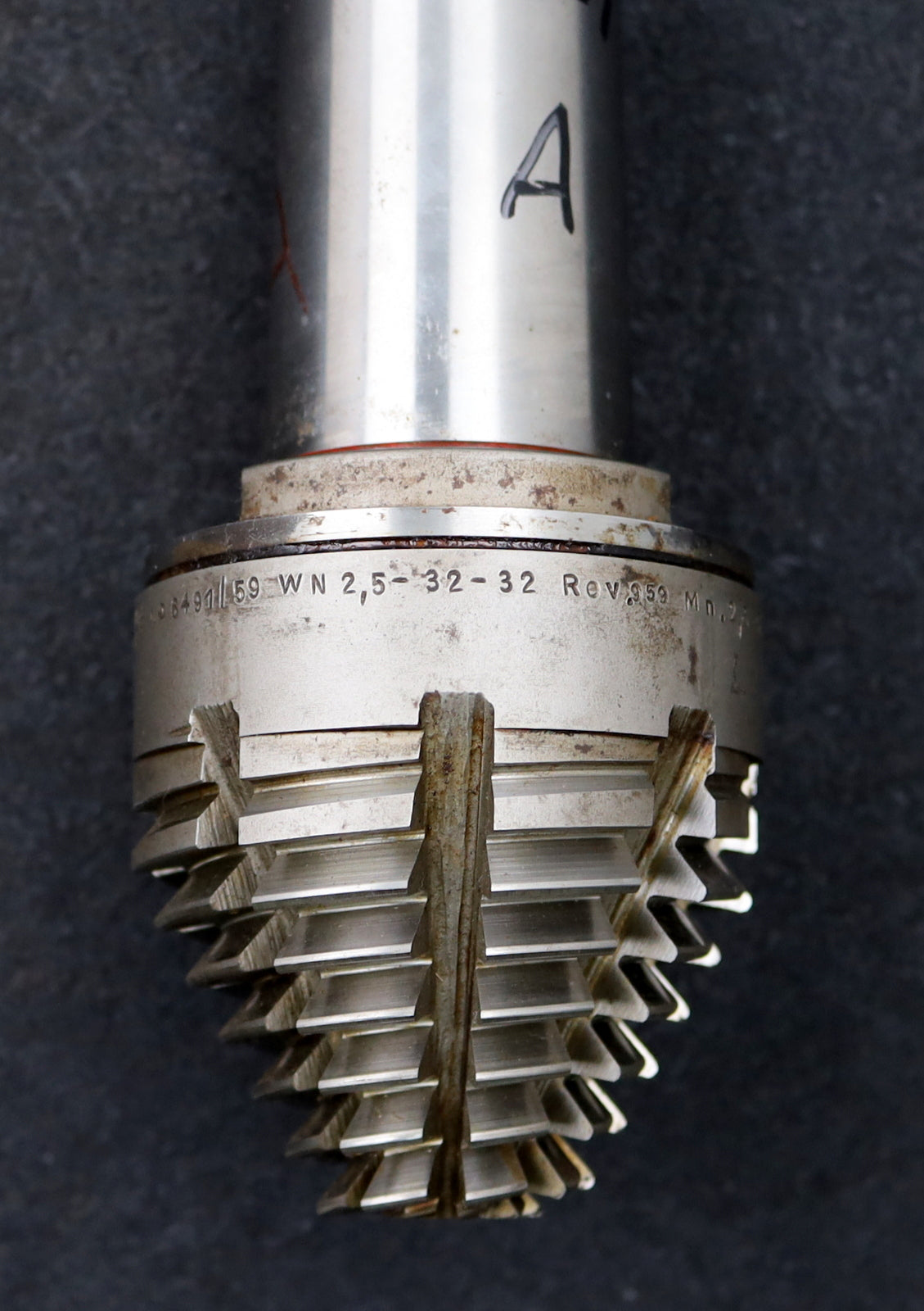 Bild des Artikels KLINGELNBERG-Palloid-Wälzfräser-m=-2,5-EGW-20°-Zahnform-I-1gg.-Rechts-Ø-31x77mm