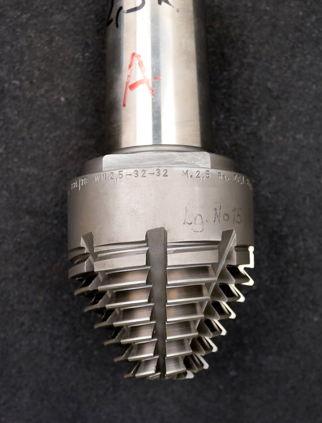 Bild des Artikels KLINGELNBERG-Palloid-Wälzfräser-m=-2,5-EGW-20°-Zahnform-I-1gg.-Rechts-Ø-30x77mm
