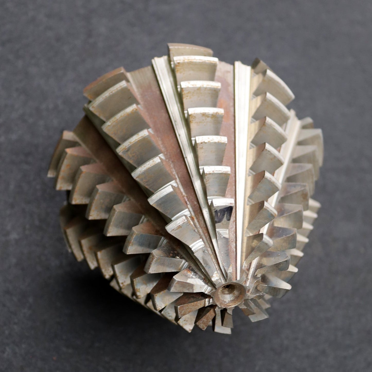 Bild des Artikels KLINGELNBERG-Palloid-Wälzfräser-m=-5-17°30´-EGW-Zahnform-III-1gg.-Rechts-VaD