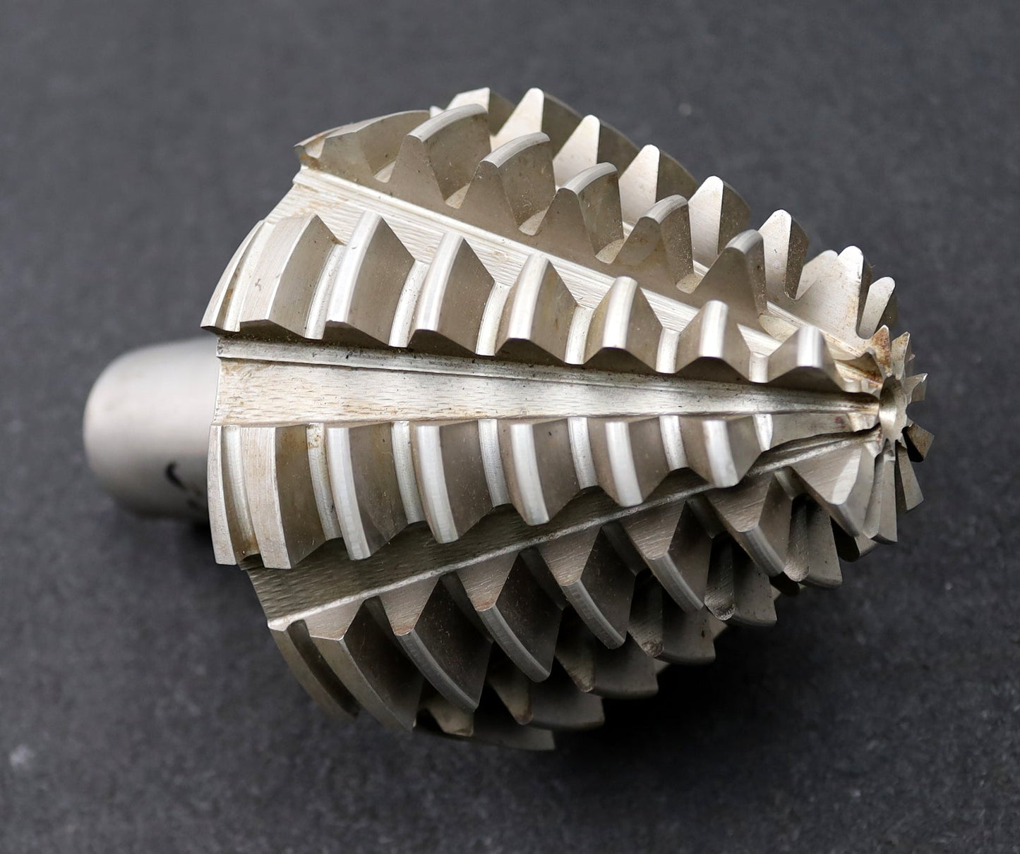 Bild des Artikels KLINGELNBERG-Palloid-Wälzfräser-m=-4,5-EGW-20°-Zahnform-I-1gg.-Rechts-HSS