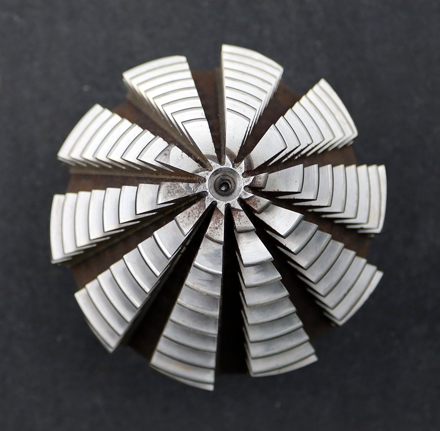 Bild des Artikels KLINGELNBERG-Palloid-Wälzfräser-m=-4,5-EGW-20°-Zahnform-I-1gg.-Rechts-Rest=-90%