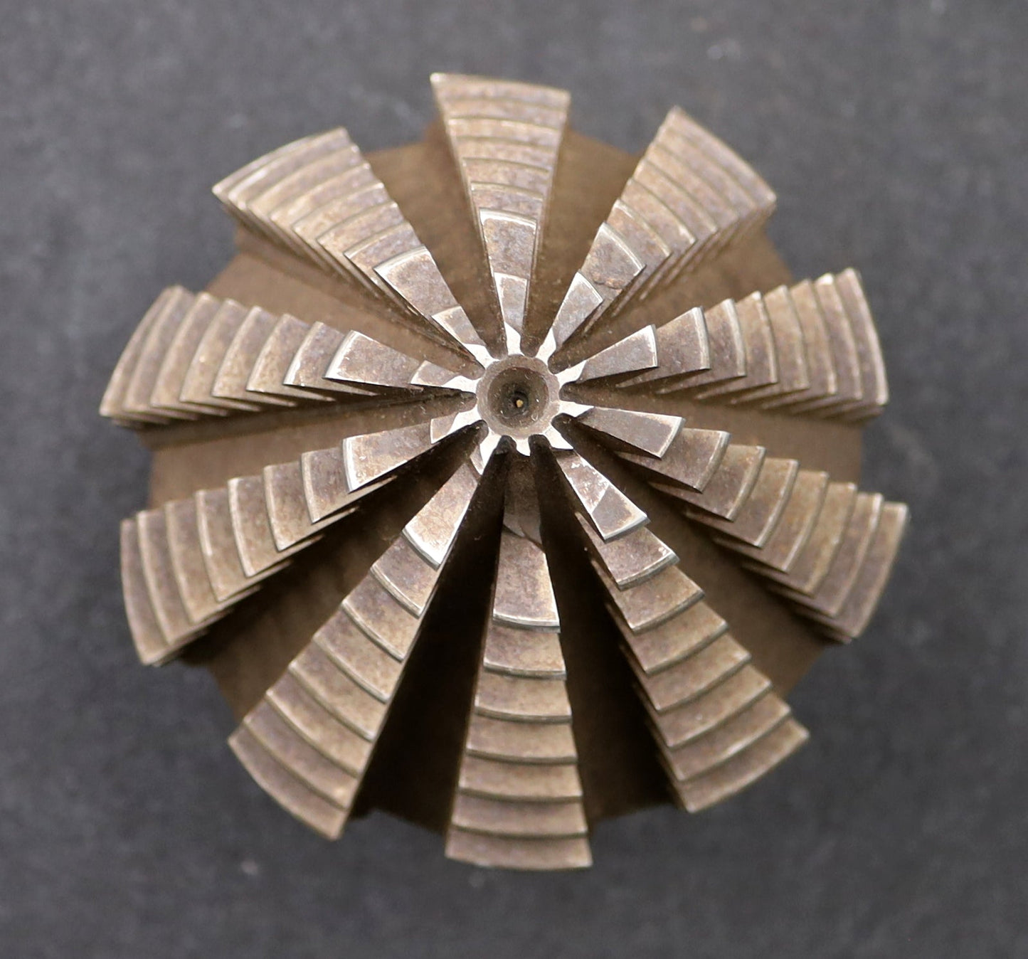 Bild des Artikels KLINGELNBERG-Palloid-Wälzfräser-m=-4,5-EGW-20°-Zahnform-I-1gg.-Rechts-Rest=-80%