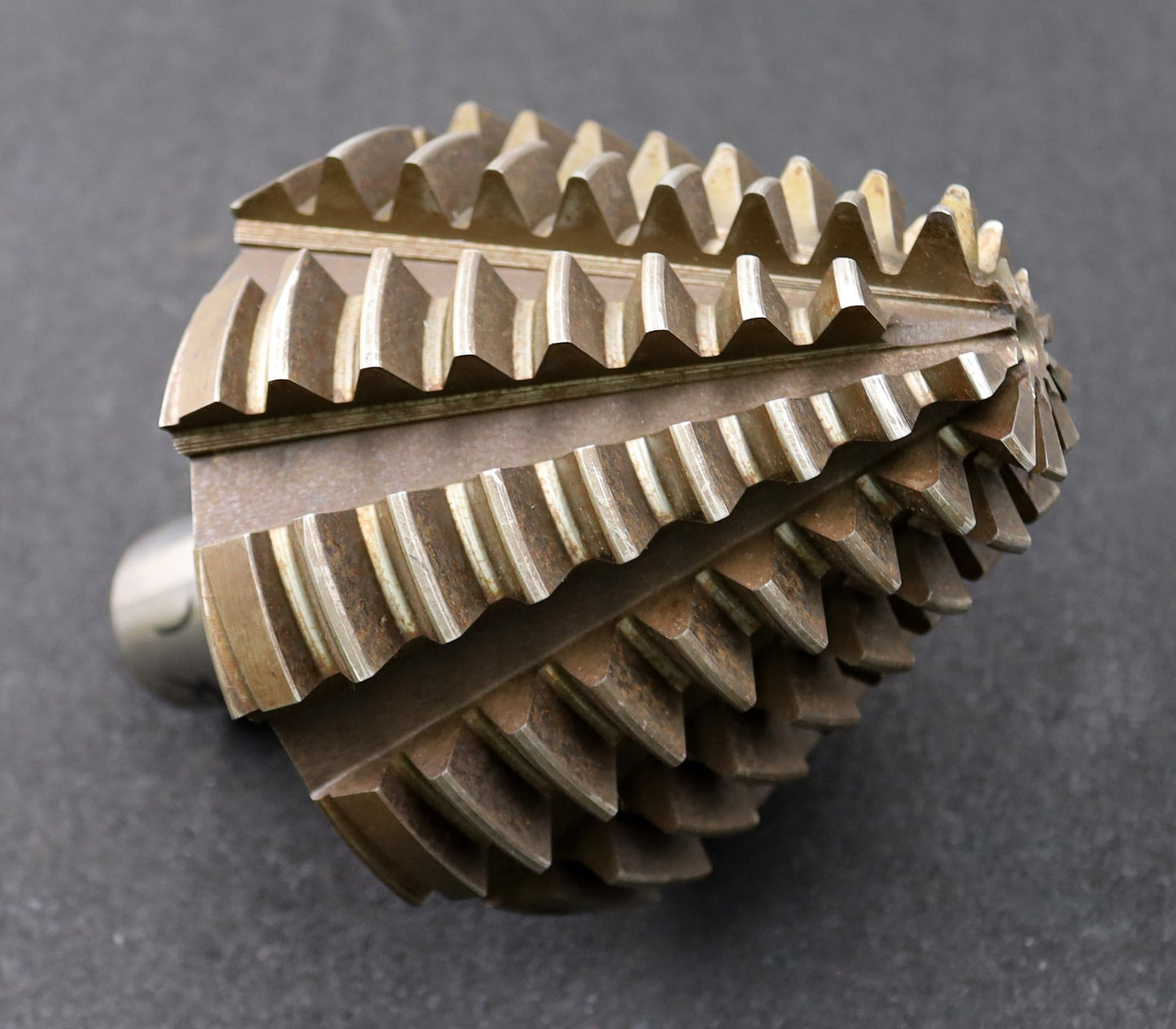 Bild des Artikels KLINGELNBERG-Palloid-Wälzfräser-m=-4,5-EGW-20°-Zahnform-I-1gg.-Rechts-Rest=-80%