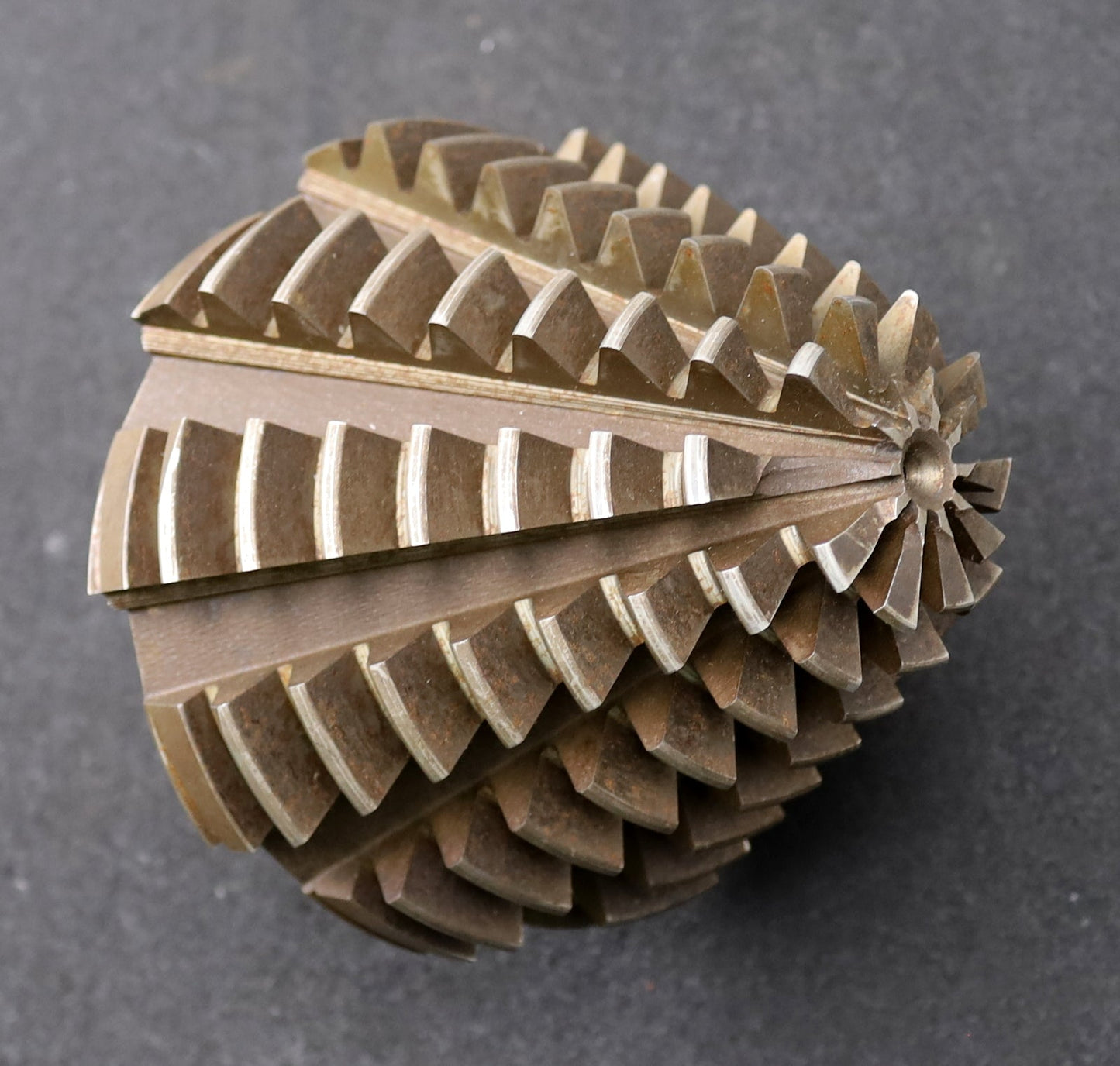 Bild des Artikels KLINGELNBERG-Palloid-Wälzfräser-m=-4,5-EGW-20°-Zahnform-I-1gg.-Rechts-Rest=-80%