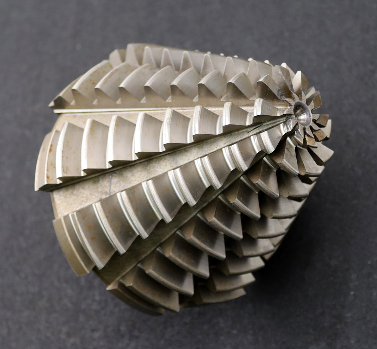 Bild des Artikels KLINGELNBERG-Palloid-Wälzfräser-m=-4,5-EGW-20°-Zahnform-I-1gg.-Links-Rest=-95%