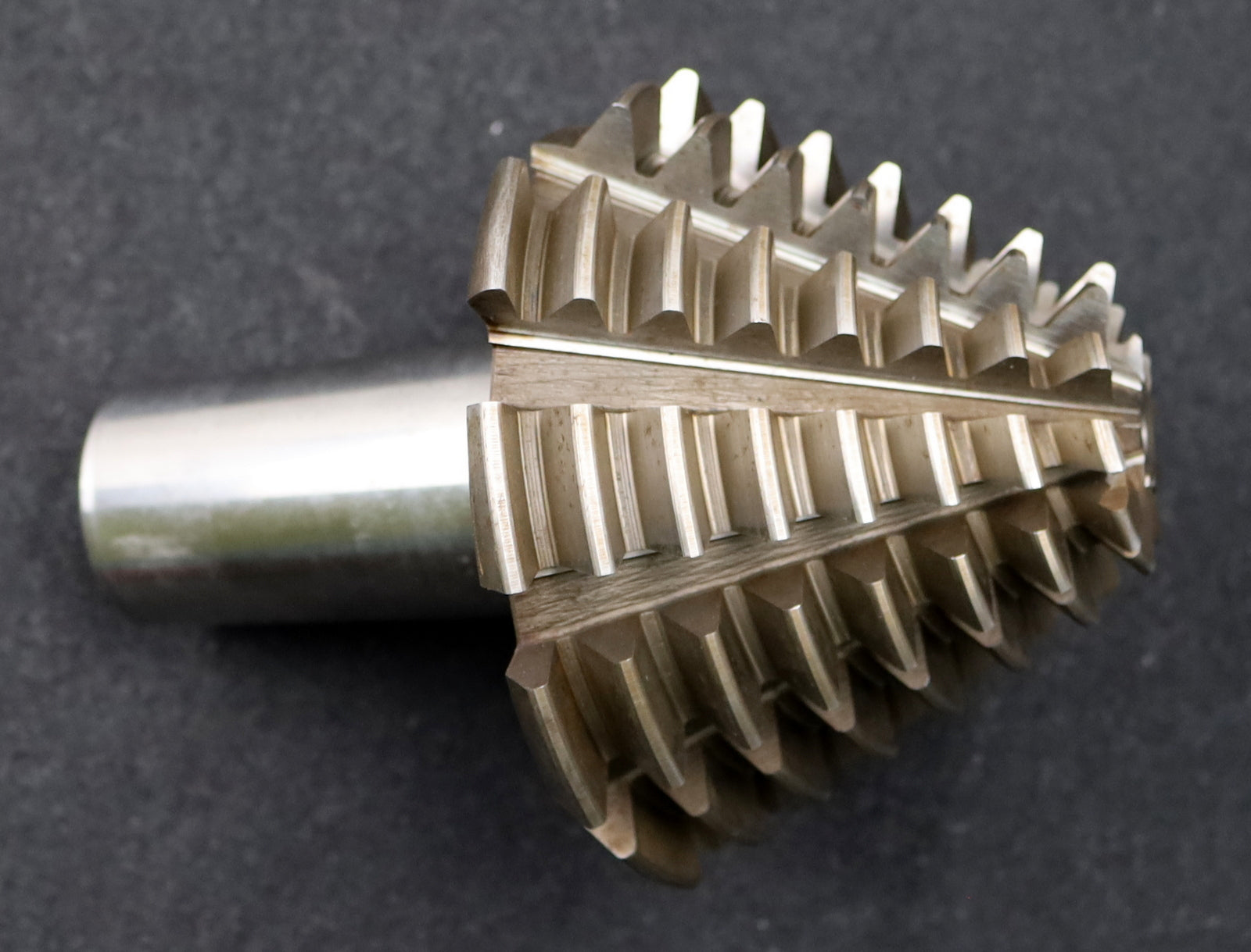 Bild des Artikels KLINGELNBERG-Palloid-Wälzfräser-m=-4-EGW-20°-Zahnform-I-1gg.-Rechts-WN4-49-76