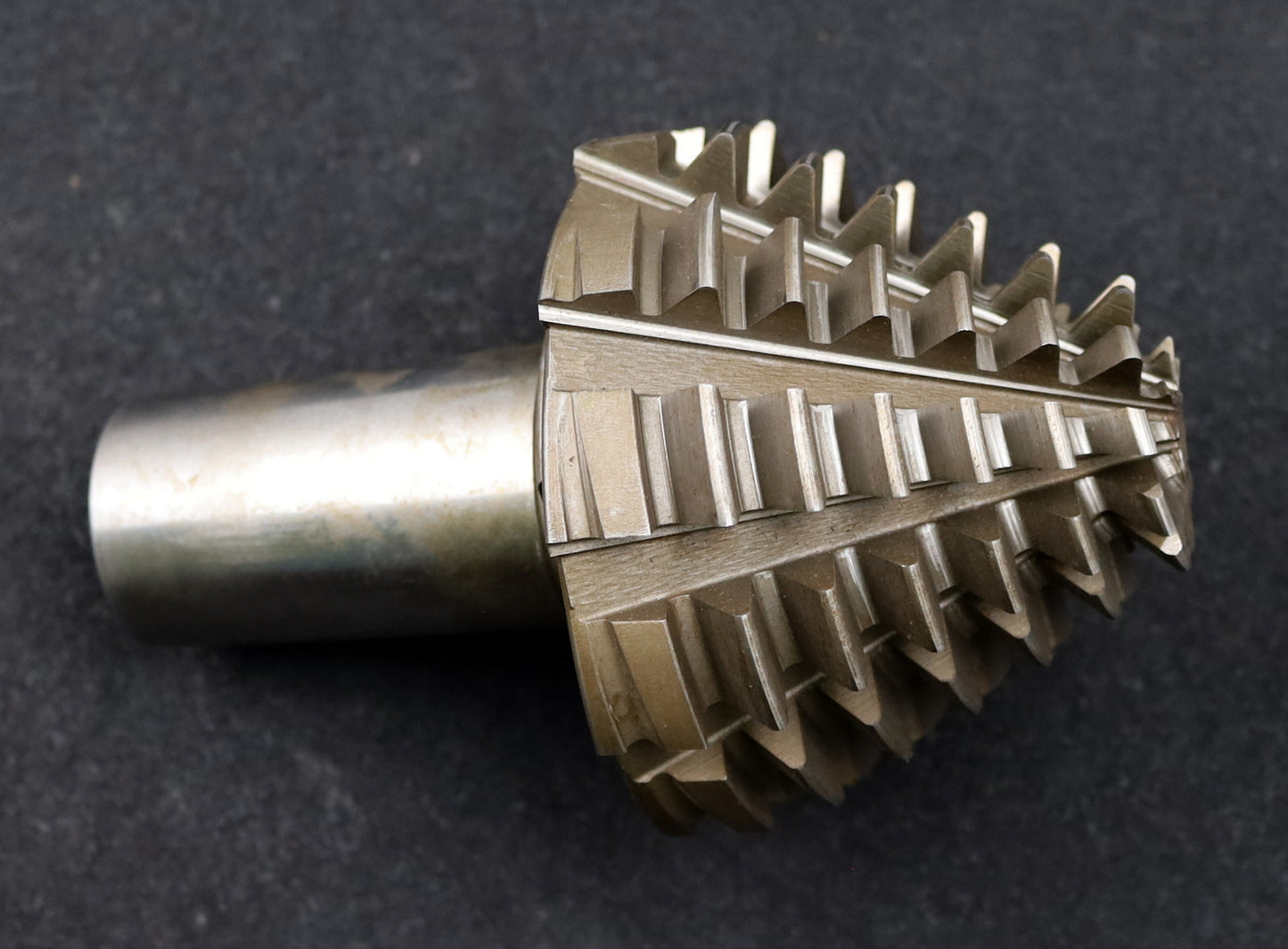 Bild des Artikels KLINGELNBERG-Palloid-Wälzfräser-m=-4-EGW-20°-Zahnform-III-1gg.-Rechts-WN4-44-51