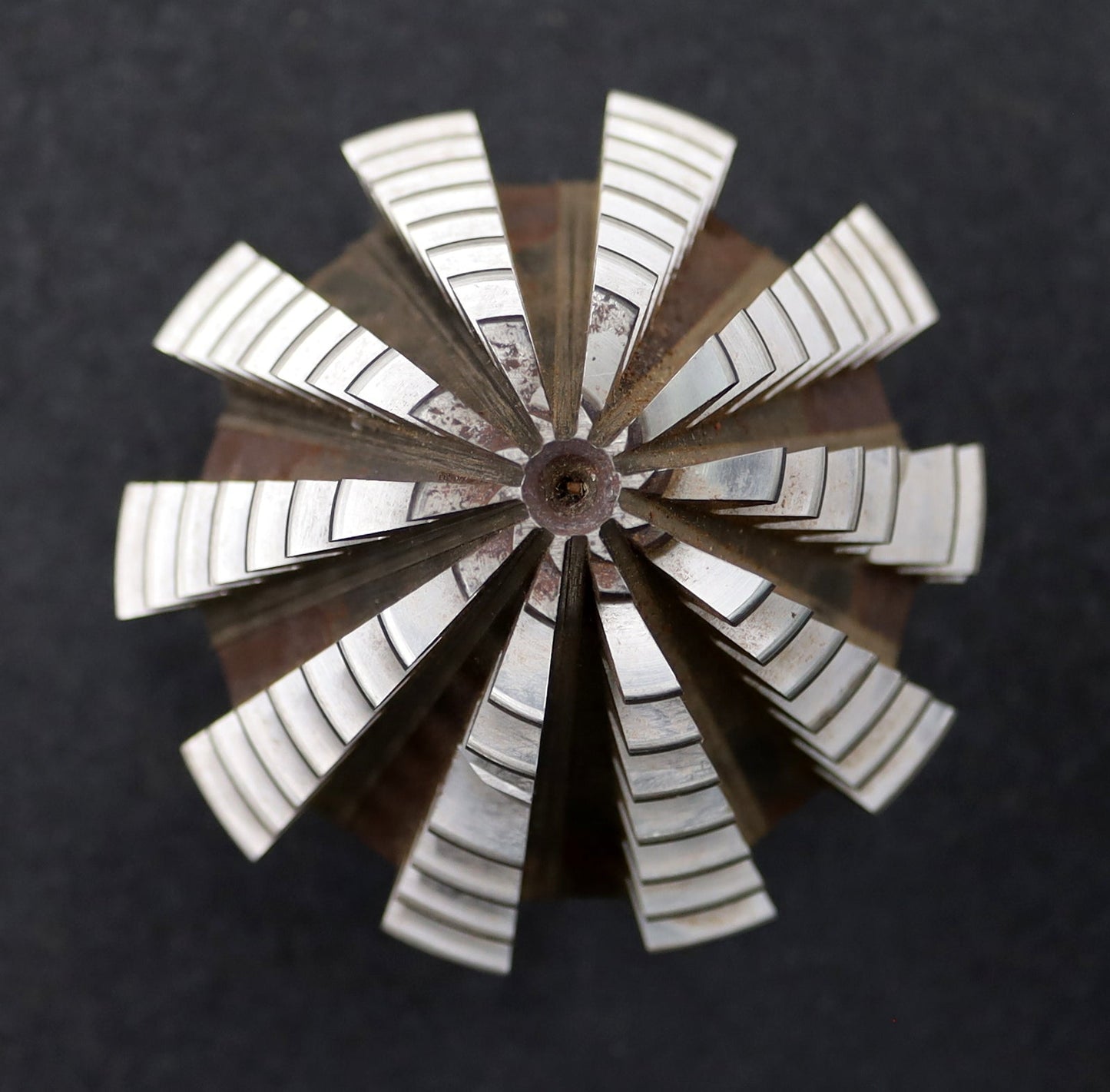 Bild des Artikels KLINGELNBERG-Palloid-Wälzfräser-m=-4-EGW-20°-Zahnform-I-1gg.-Rechts-HF-ECO