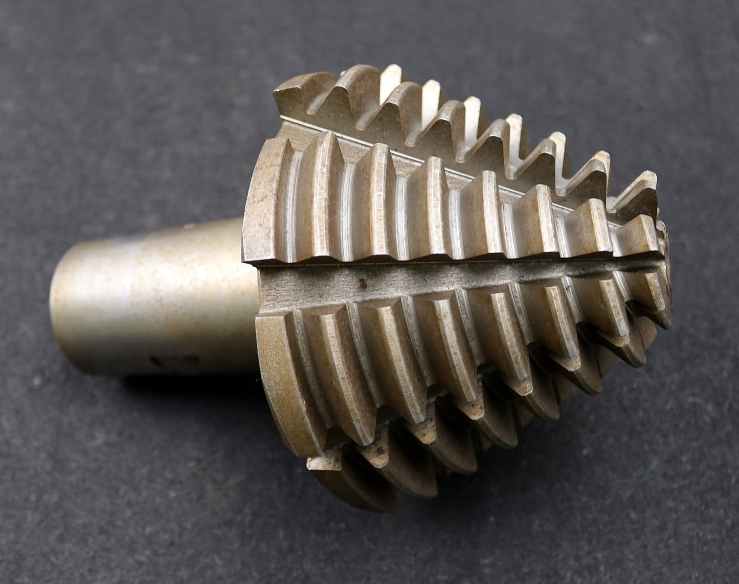 Bild des Artikels KLINGELNBERG-Palloid-Wälzfräser-m=-4-EGW-20°-Zahnform-III-1gg.-Rechts-HF-ECO