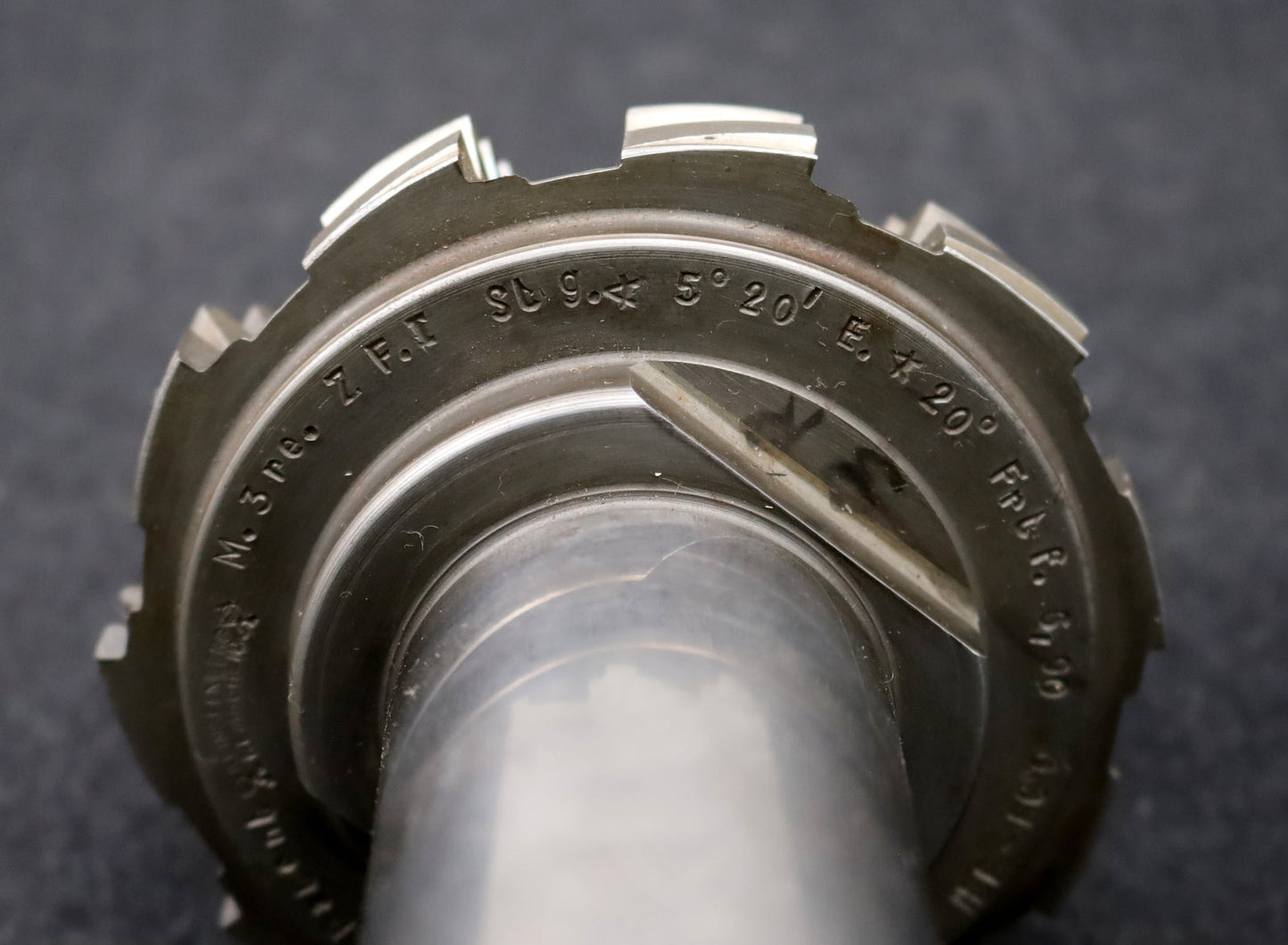 Bild des Artikels KLINGELNBERG-Palloid-Wälzfräser-m=-3-EGW-20°-Zahnform-I-1gg.-Rechts-WN3-39-57