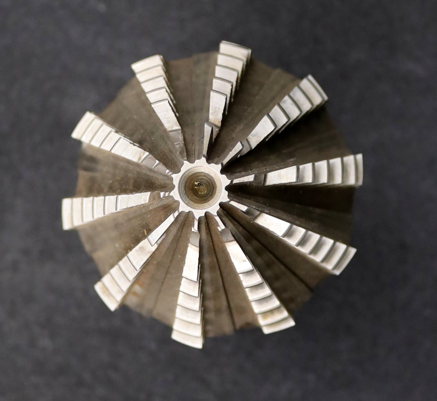 Bild des Artikels KLINGELNBERG-Palloid-Wälzfräser-m=-3-EGW-20°-Zahnform-I-1gg.-Links-WN3-39-48