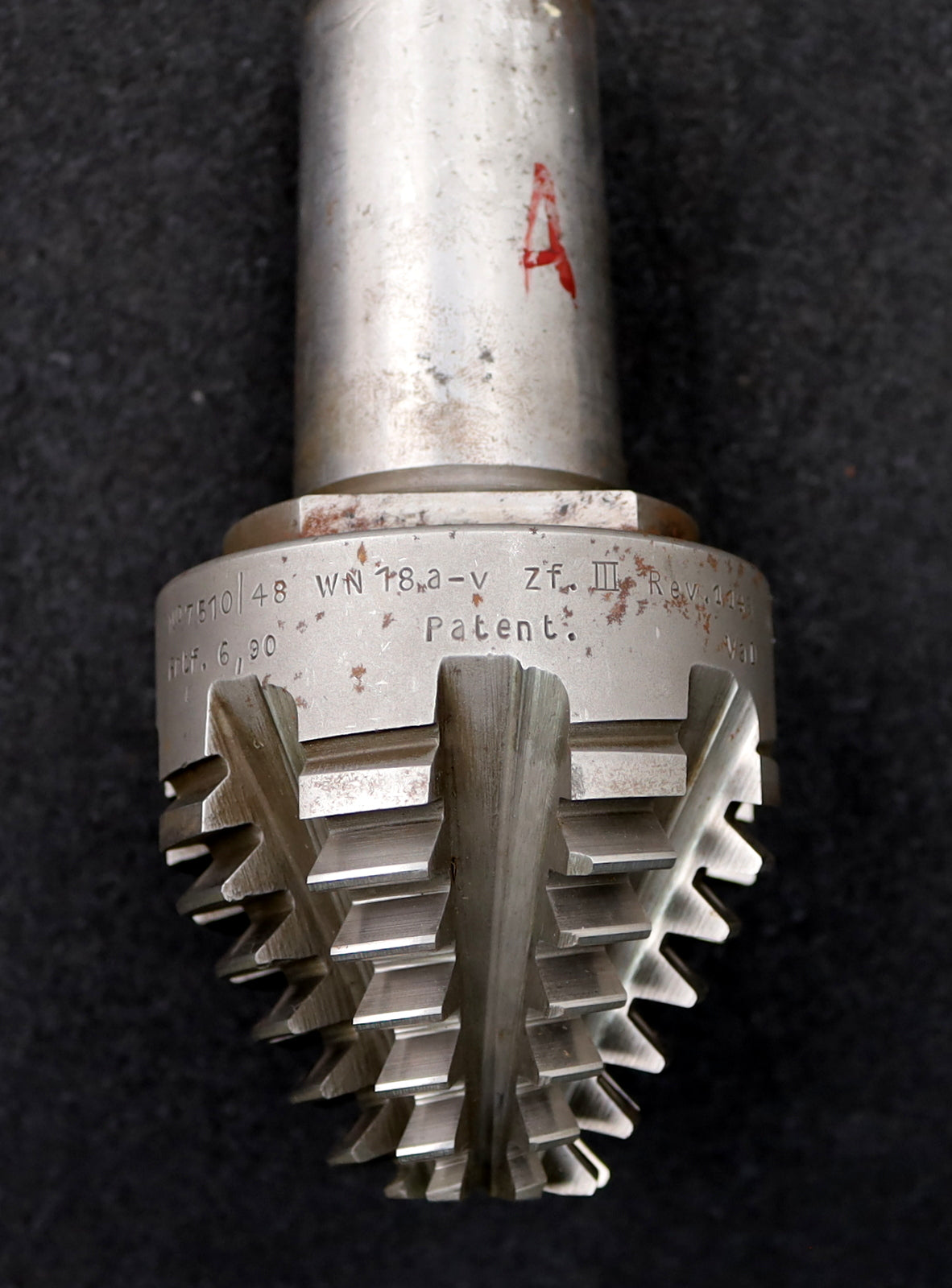 Bild des Artikels KLINGELNBERG-Palloid-Wälzfräser-m=-3-17°30´-EGW-Zahnform-III-1gg.-Re.-WN3-18a-v