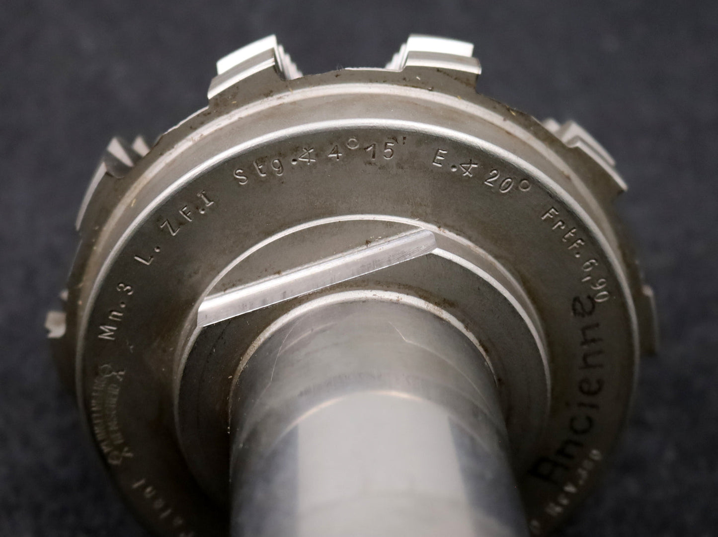 Bild des Artikels KLINGELNBERG-Palloid-Wälzfräser-m=-3-EGW-20°-Zahnform-I-1gg.-Links-WN3g-48c-VaD