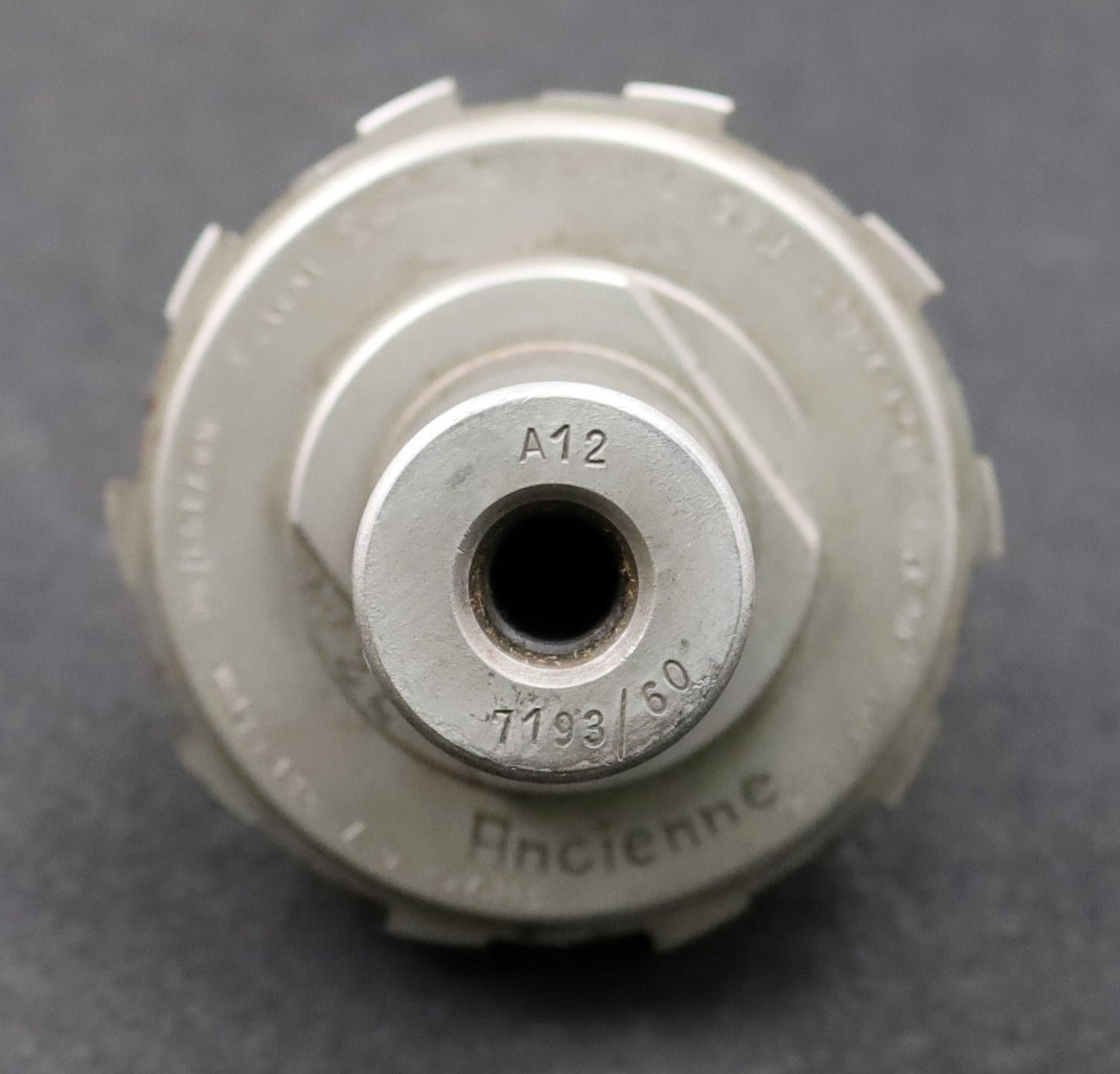 Bild des Artikels KLINGELNBERG-Palloid-Wälzfräser-m=-3-EGW-20°-Zahnform-I-1gg.-Links-WN3g-48c-VaD