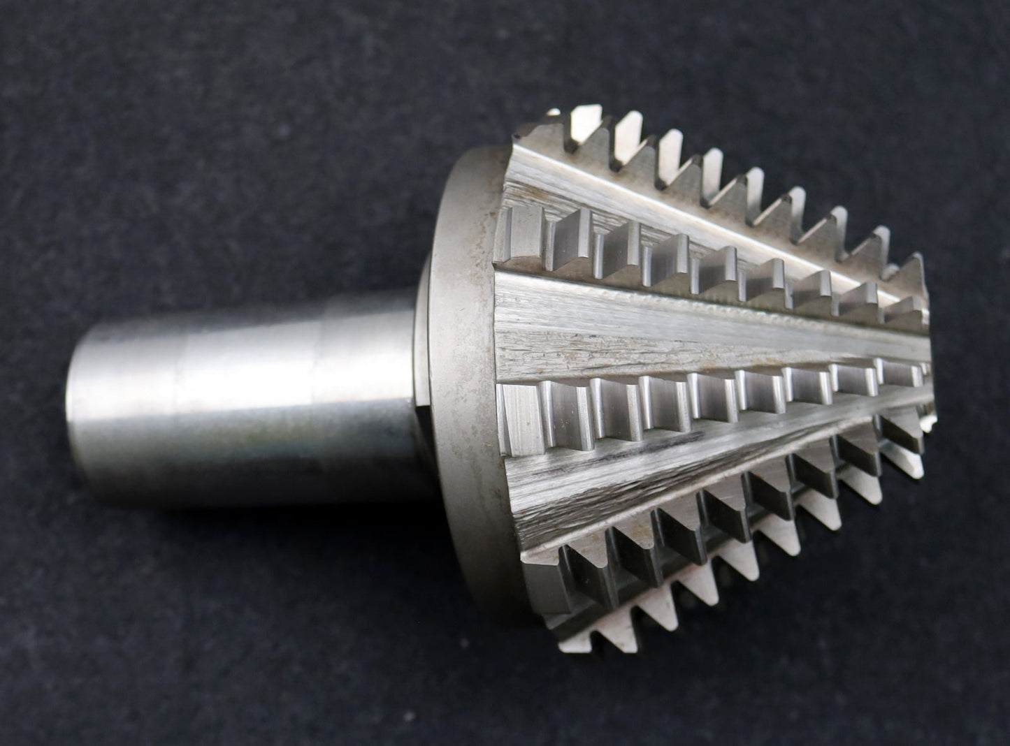 Bild des Artikels KLINGELNBERG-Palloid-Wälzfräser-m=-3-EGW-20°-Zahnform-I-1gg.-Links-WN3g-48c-VaD