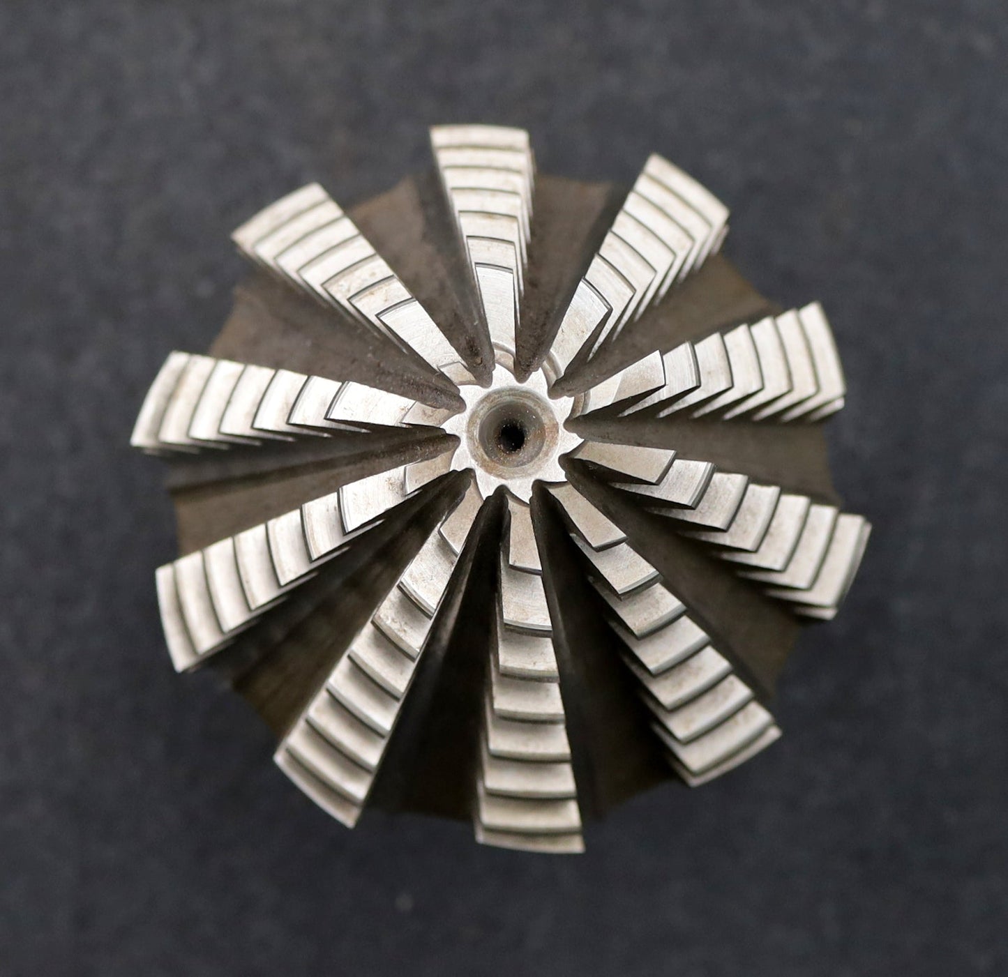 Bild des Artikels KLINGELNBERG-Palloid-Wälzfräser-m=-3,5-EGW-20°-Zahnform-III-1gg.-Links-Rest=-60%