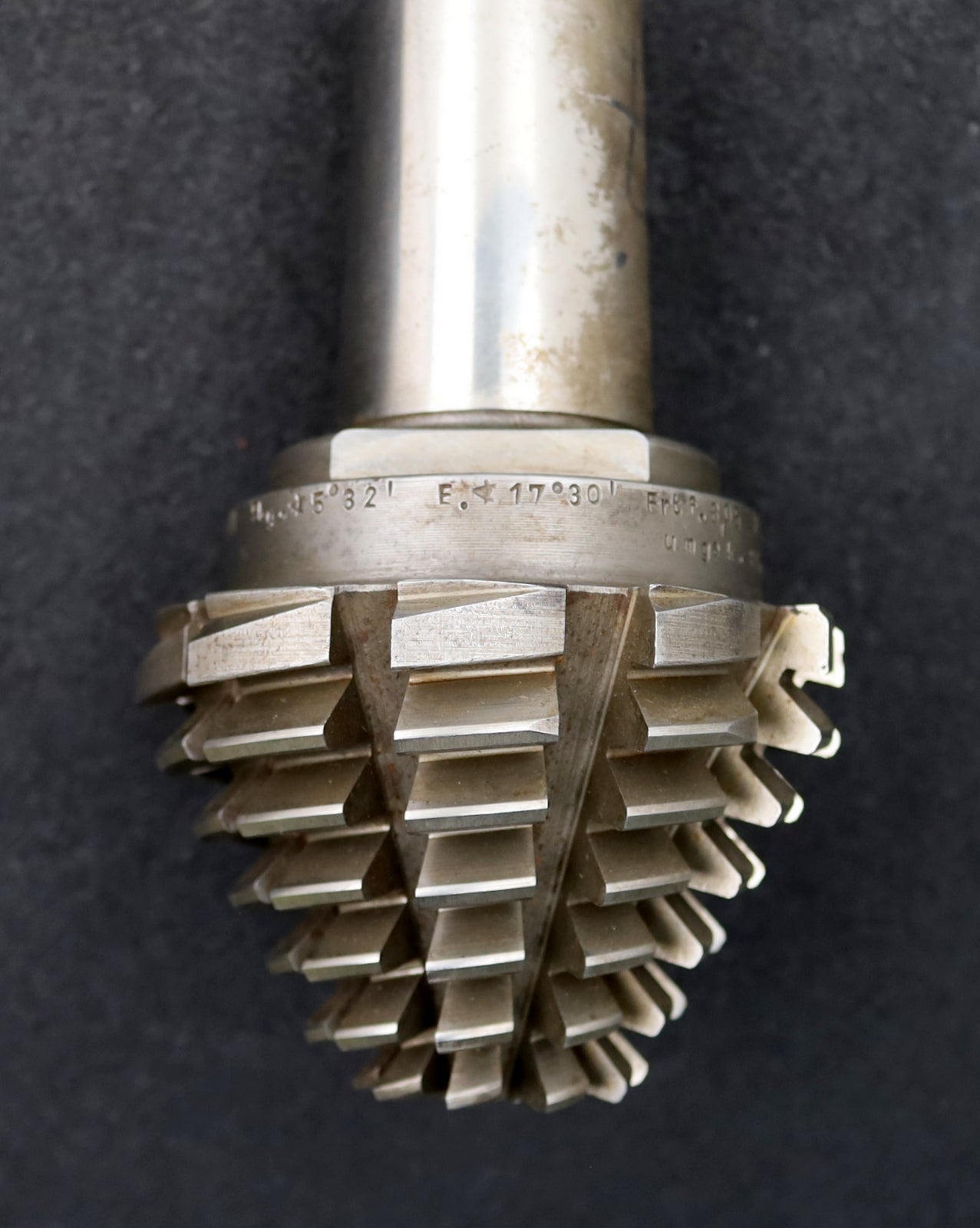 Bild des Artikels KLINGELNBERG-Palloid-Wälzfräser-m=-3,5-17°30´-EGW-Zahnform-III-1gg.-Re.-HF-ECO