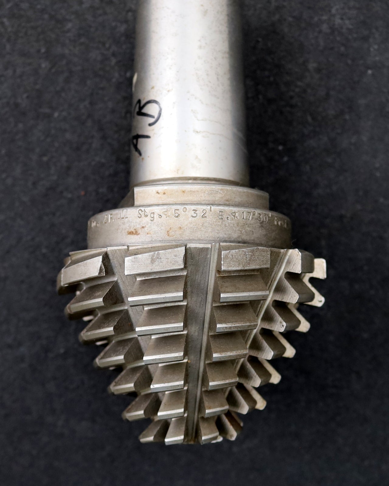 Bild des Artikels KLINGELNBERG-Palloid-Wälzfräser-m=-3,5-17°30´-EGW-Zahnform-III-1gg.-Re.-Rest=90%