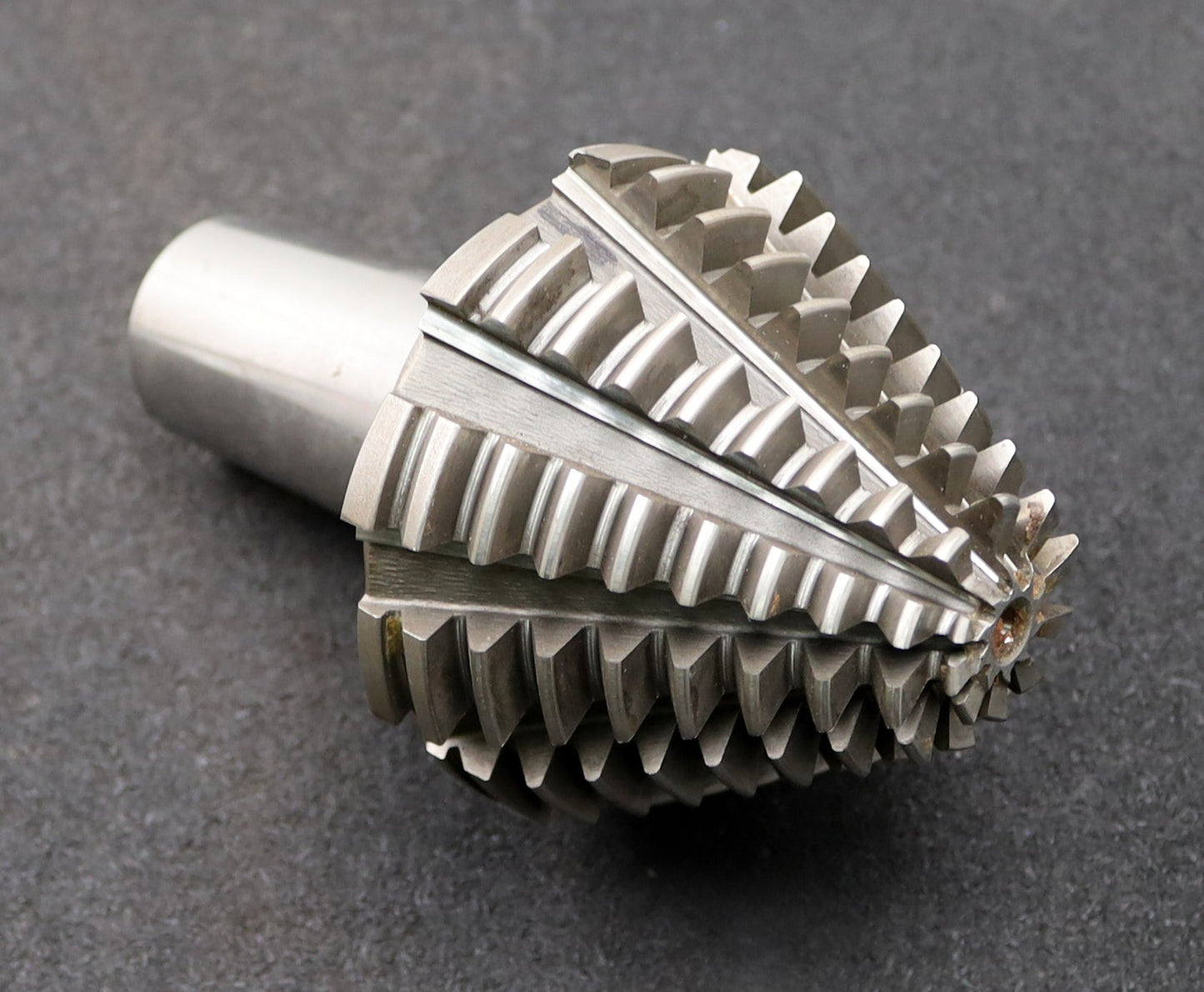 Bild des Artikels KLINGELNBERG-Palloid-Wälzfräser-m=-3-EGW-20°-Zahnform-I-1gg.-Li.-WN3-39-57-HSS