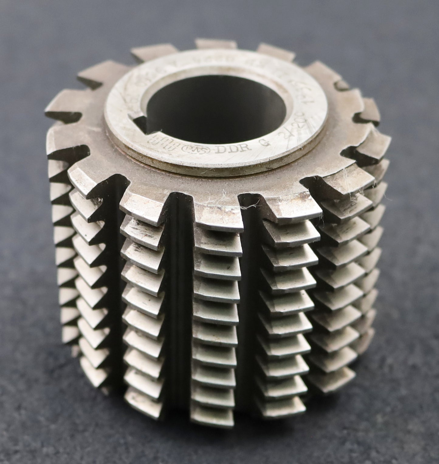Bild des Artikels PWS-Zahnrad-Wälzfräser-m=2,0mm-BPII-DIN-3972-EGW-20°-Ø80x71xØ32mm-14-Spannuten