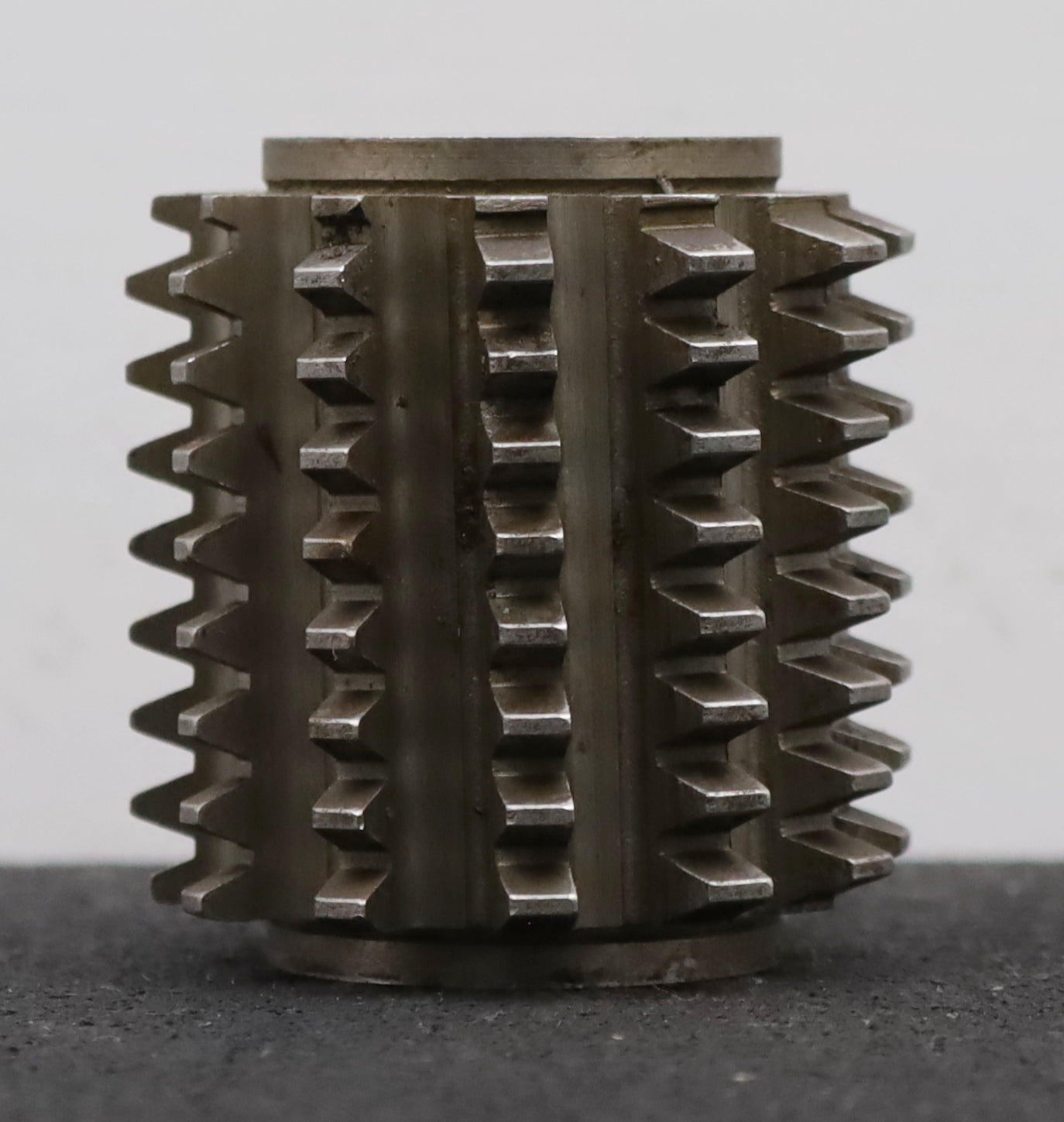 Bild des Artikels Zahnrad-Wälzfräser-m=2,0mm-EGW-20°-Ø58x60xØ27mm-LKN-1gg.-Rechts-spiralgenutet-!