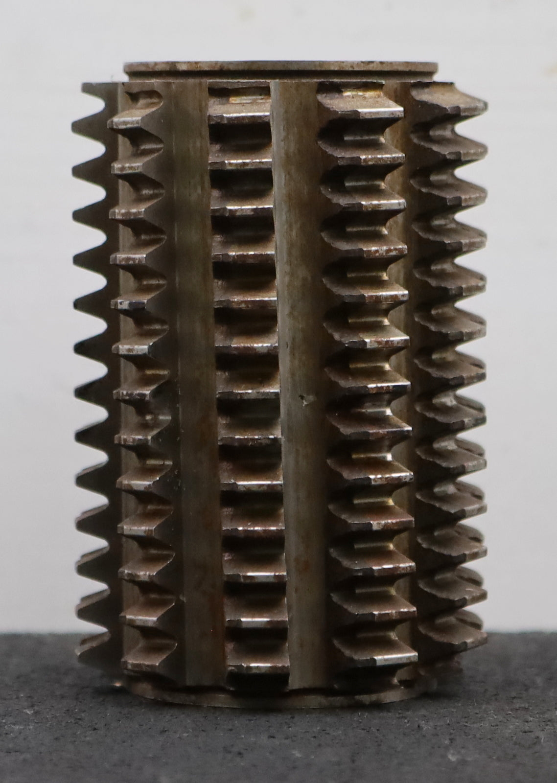 Bild des Artikels Zahnrad-Wälzfräser-m=2,0mm-EGW-20°-Ø61x90xØ27mm-LKN-1gg.-Rechts-spiralgenutet-!