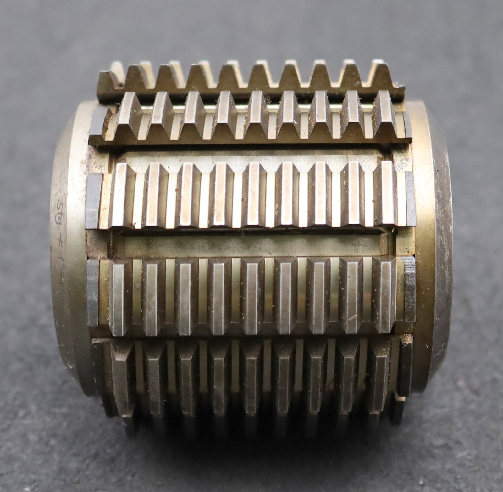 Bild des Artikels SAAZOR-Zahnrad-Wälzfräser-m=2,0mm-EGW-20°-Ø79x81xØ27mm-LKN-1gg.-Links-gebraucht