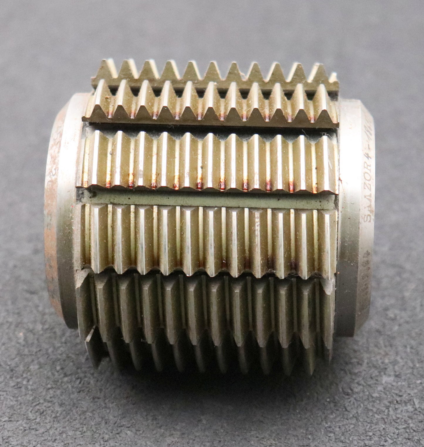 Bild des Artikels SAAZOR-Zahnrad-Wälzfräser-m=1,75mm-BPIII-DIN-3972-EGW-15°-Ø82x82xØ27mm-mit-LKN