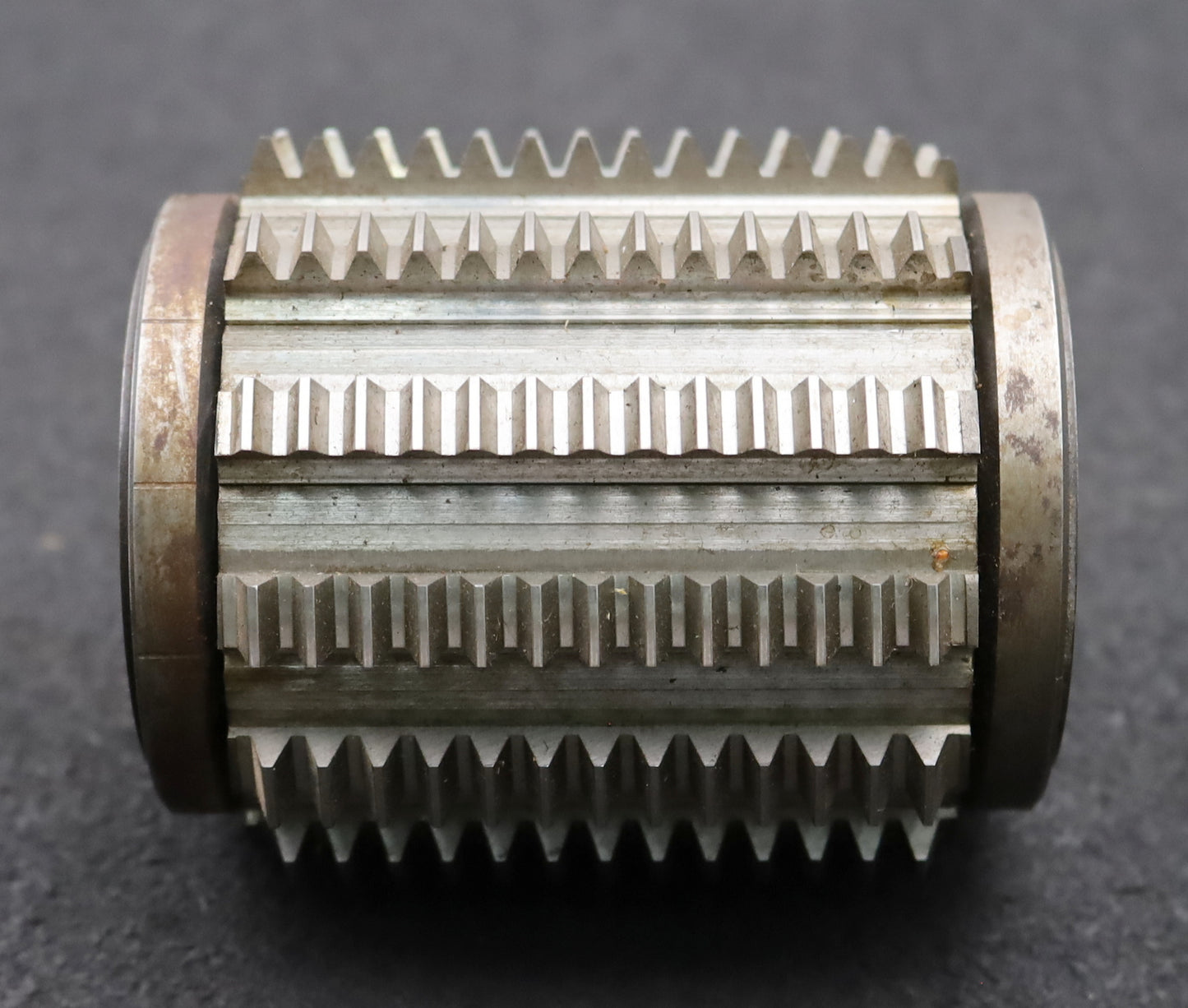 Bild des Artikels FETTE-Zahnrad-Wälzfräser-m=1,64mm-BPIII-DIN-3972-EGW-20°-Ø77x90xØ27mm-mit-LKN