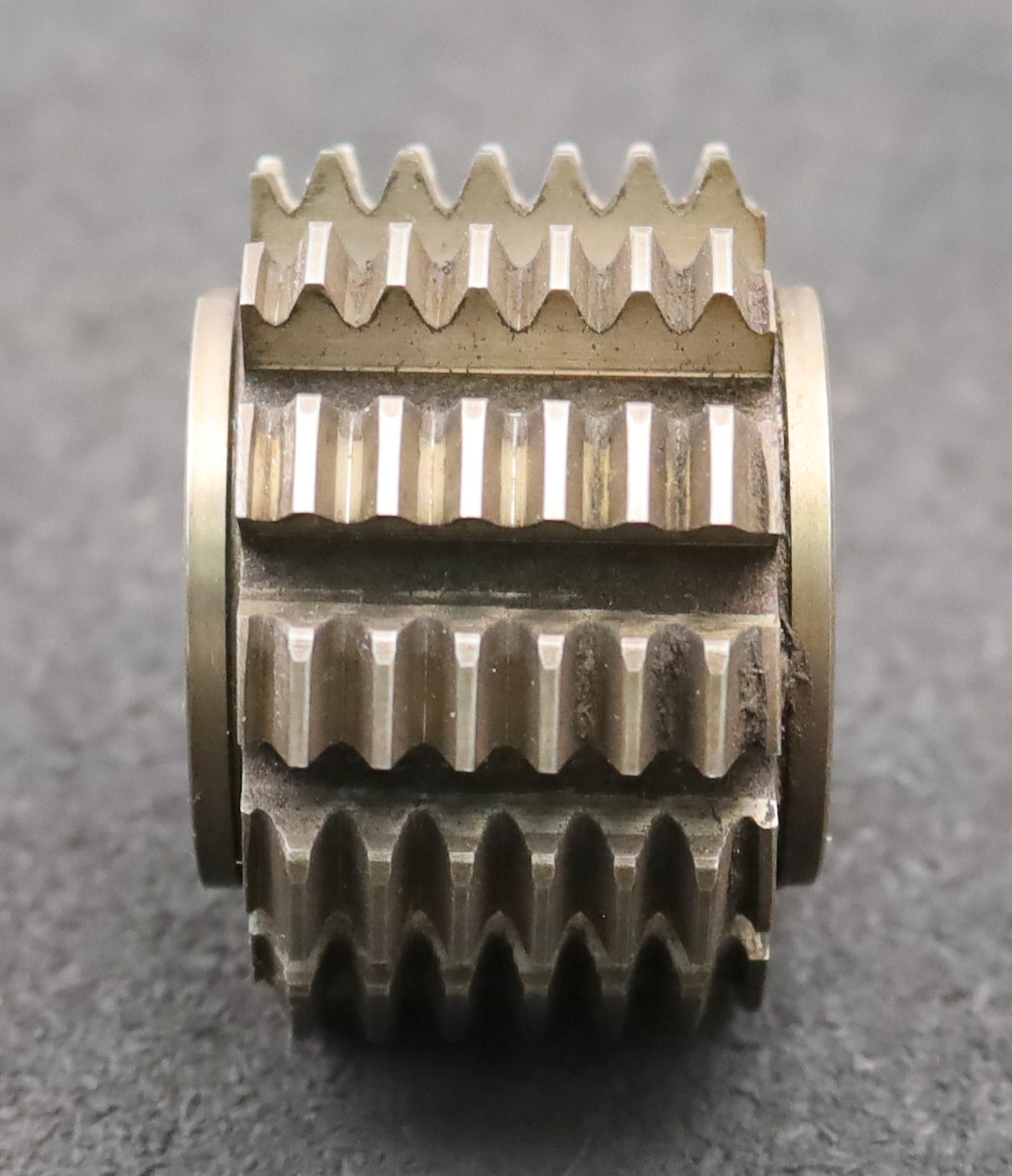 Bild des Artikels Zahnrad-Wälzfräser-m=2,0mm-BPII-DIN-3972-EGW-20°-Ø62x67x27mm-LKN-spiralgenutet