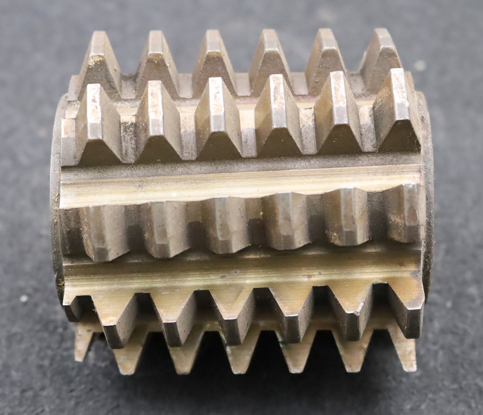 Bild des Artikels LEIMBACH-Zahnrad-Wälzfräser-m=-4,0mm-EGW-20°-Ø77x81xØ27mm-mit-LKN-1gg.-Rechts