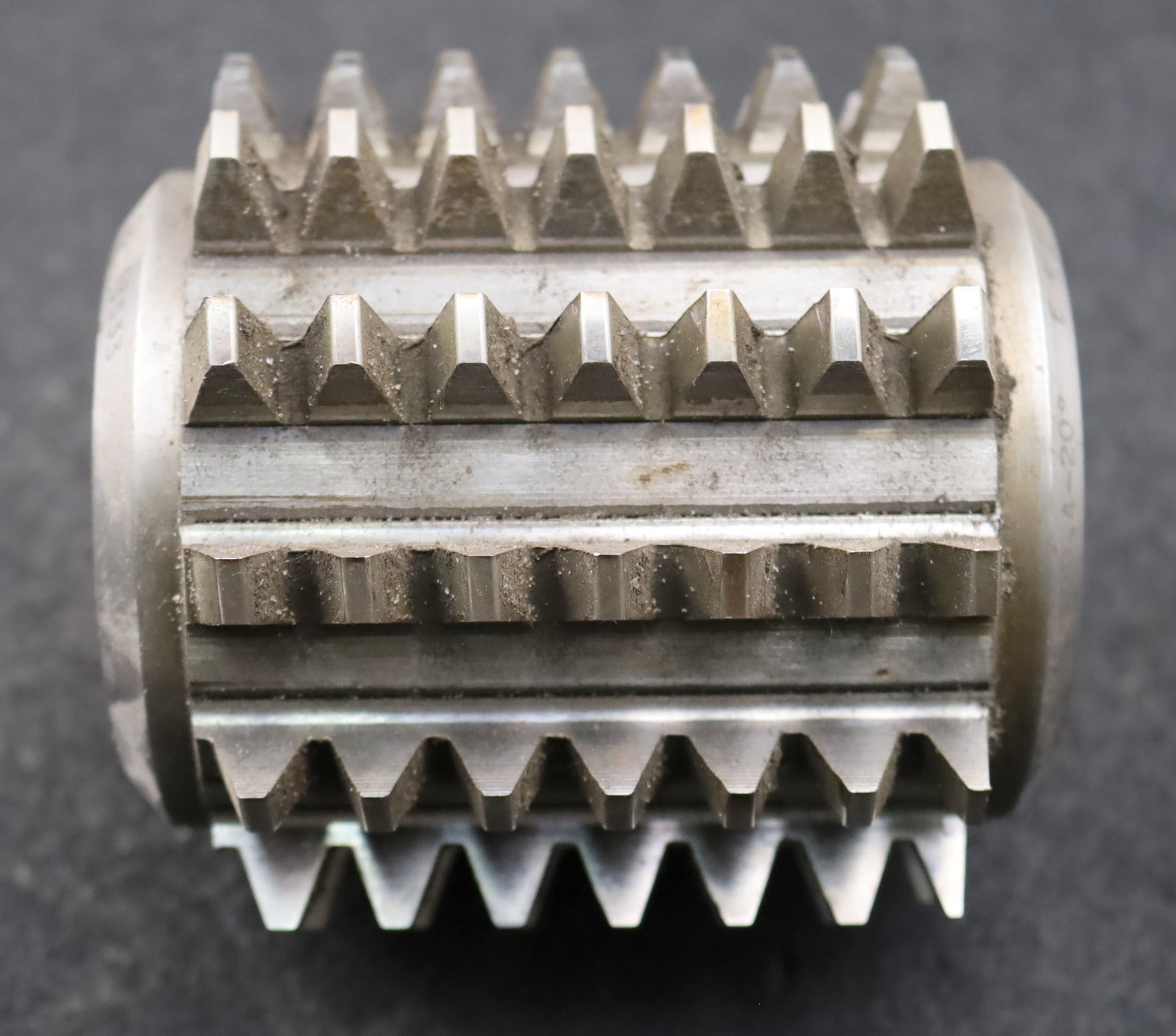 Bild des Artikels SAAZOR-Zahnrad-Wälzfräser-m=-4,0mm-EGW-20°-Ø104x106xØ32mm-mit-LKN-1gg.-Rechts
